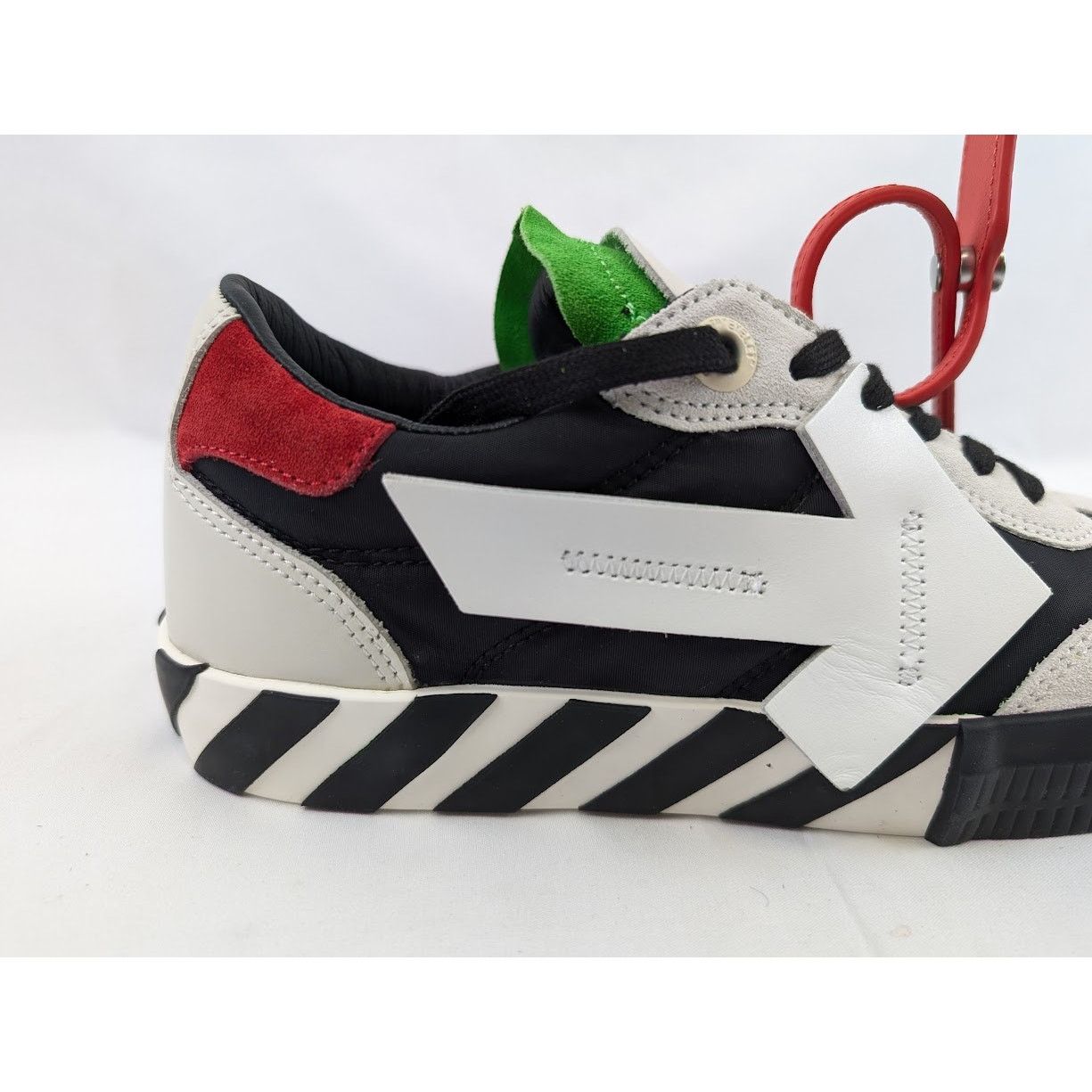 Off-White o1rshd1 Floating Arrow Low-Top Sneakers in Off White Size US 8 / EU 41 - 4 Thumbnail