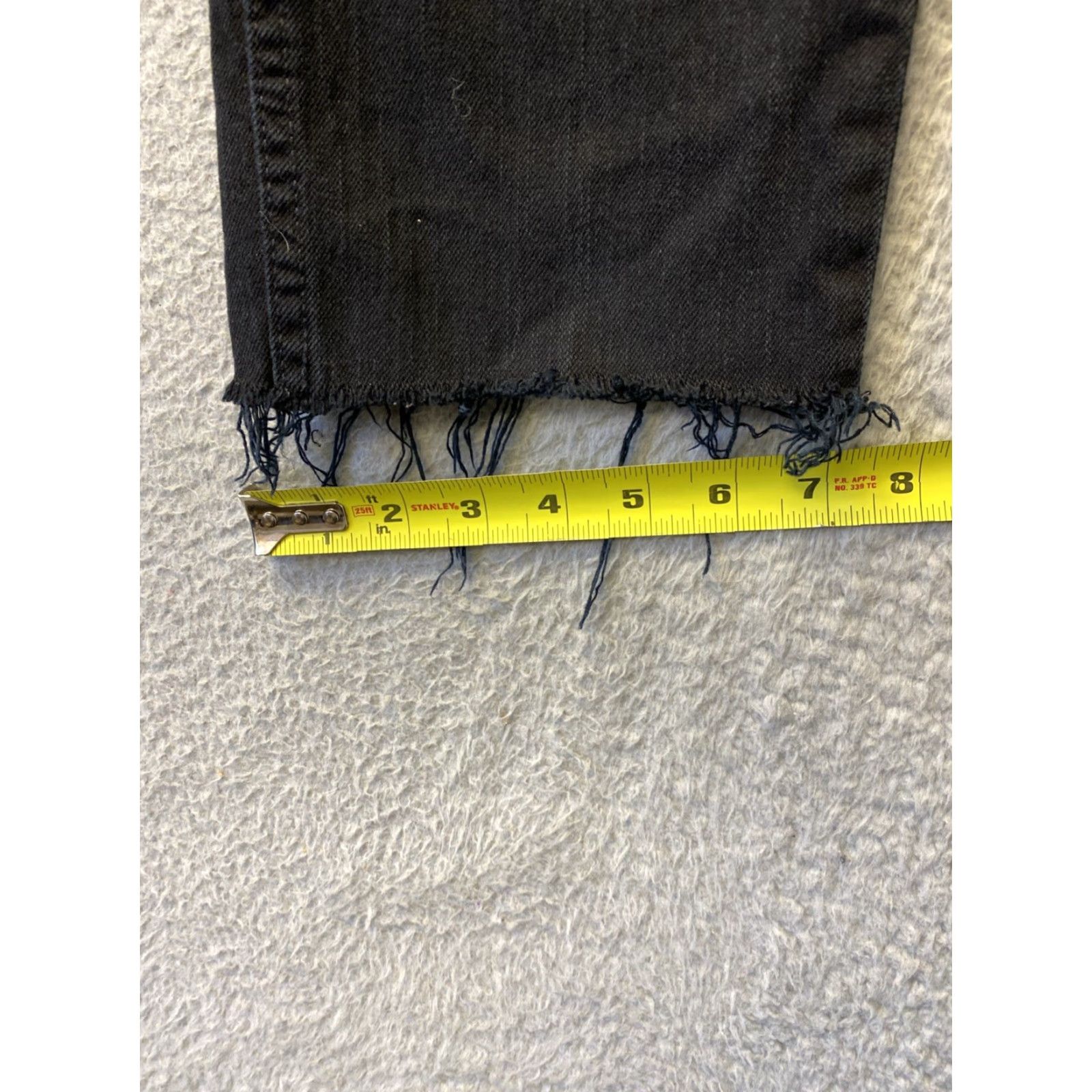 Levi's VINTAGE? No. But Levis 511 Jeans Mens 28x28 ACTUAL Black Slim Cut Hem /0424 Size US 28 / EU 44 - 6 Thumbnail