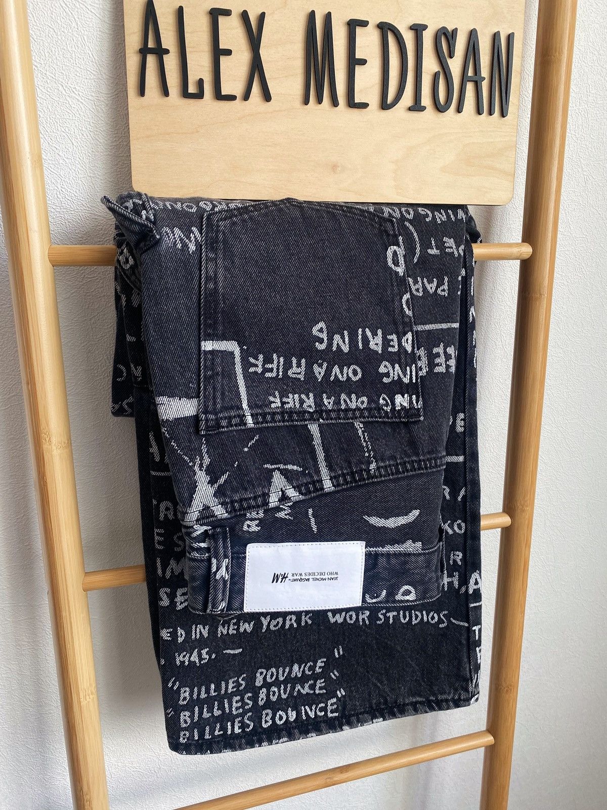 H&M × Jean-Michel Basquiat × Who Decides War Who Decides War Baggy denim jeans H&M x Basquiat x Ev&Tela Size US 36 / EU 52 - 4 Thumbnail