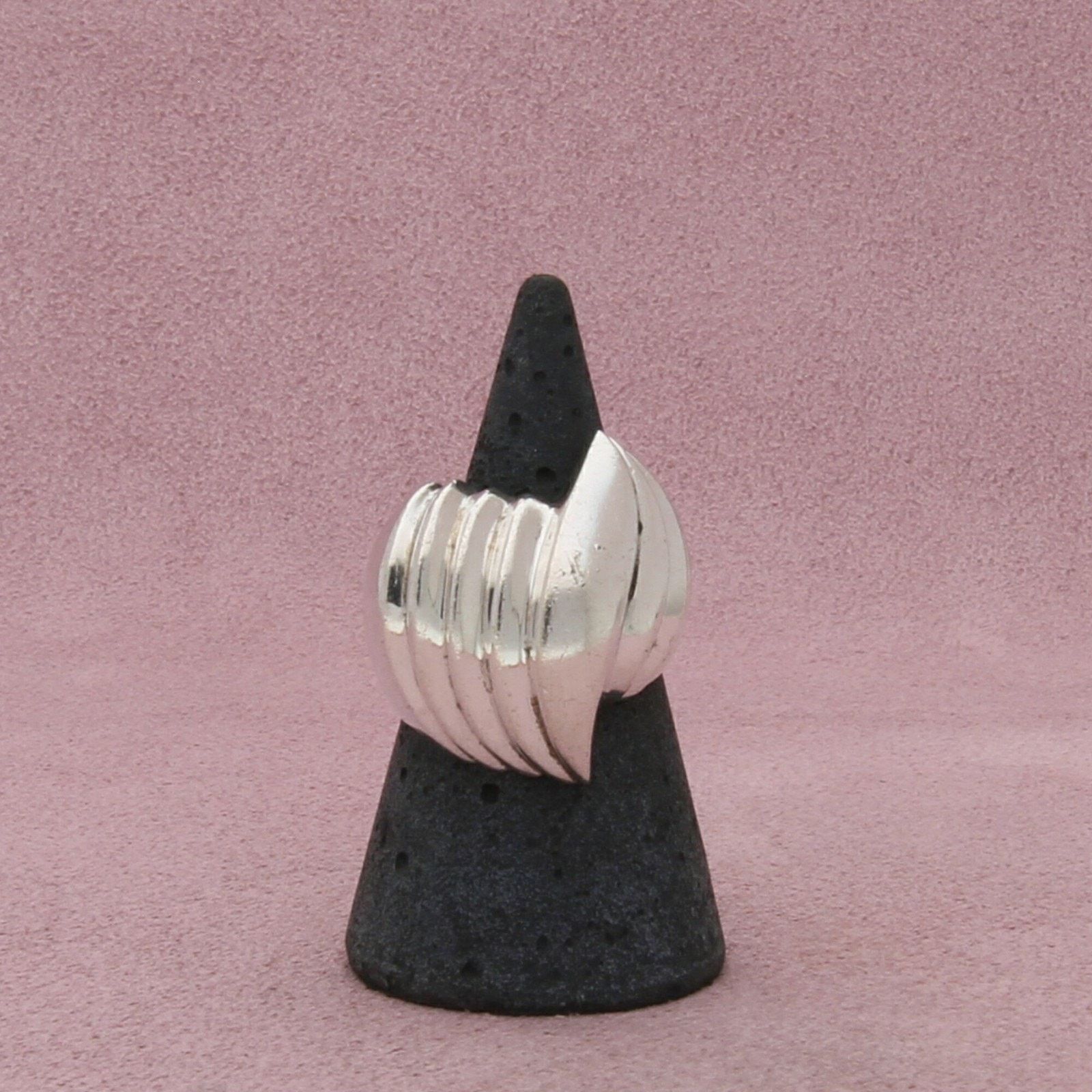 Sterling Silver sterling silver vintage chunky scalloped dome ring size 7.5 Size ONE SIZE - 3 Thumbnail