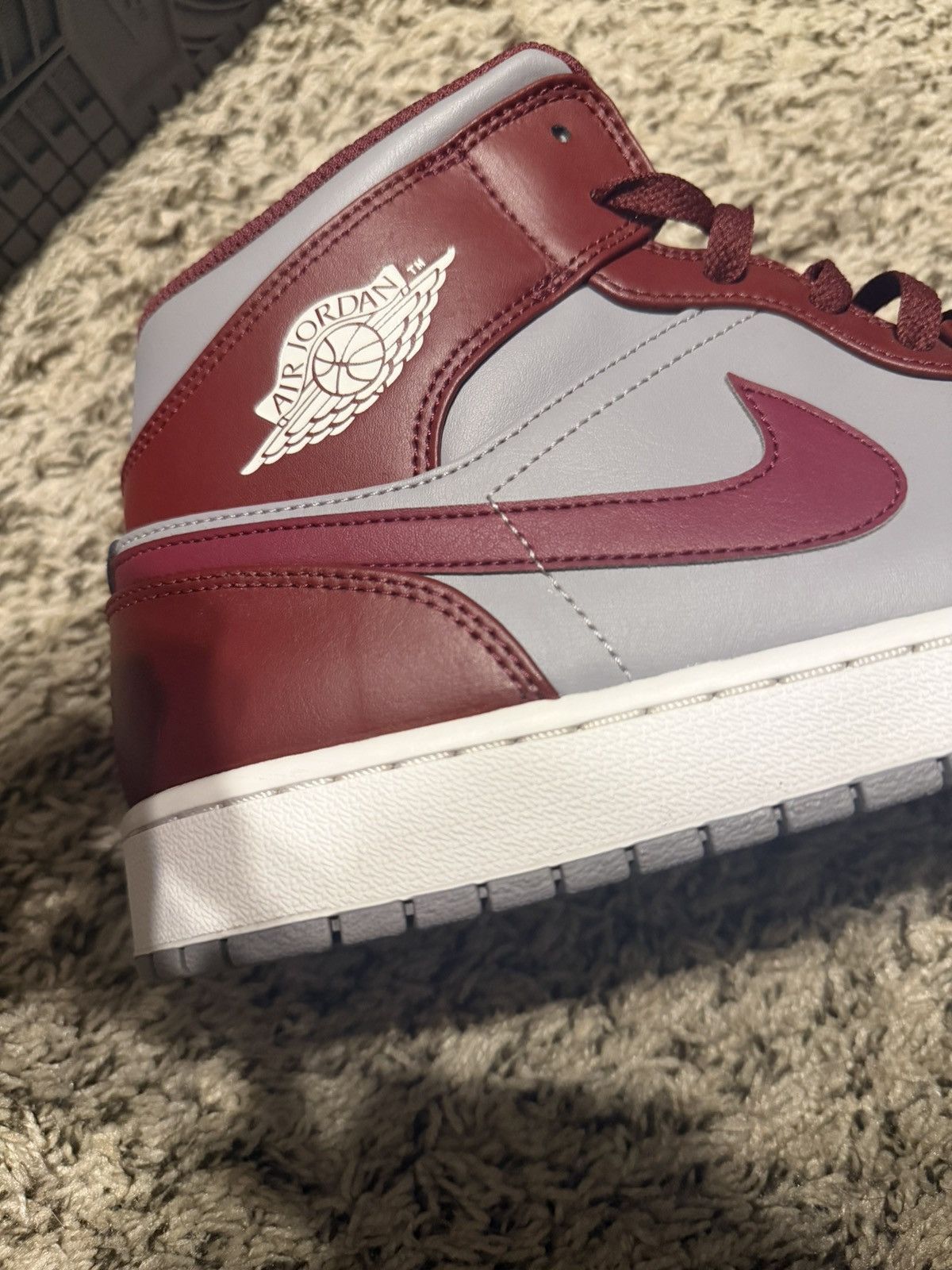 Jordan Brand Air Jordan 1 mid burgandy and gray Size US 13 / EU 46 - 7 Thumbnail