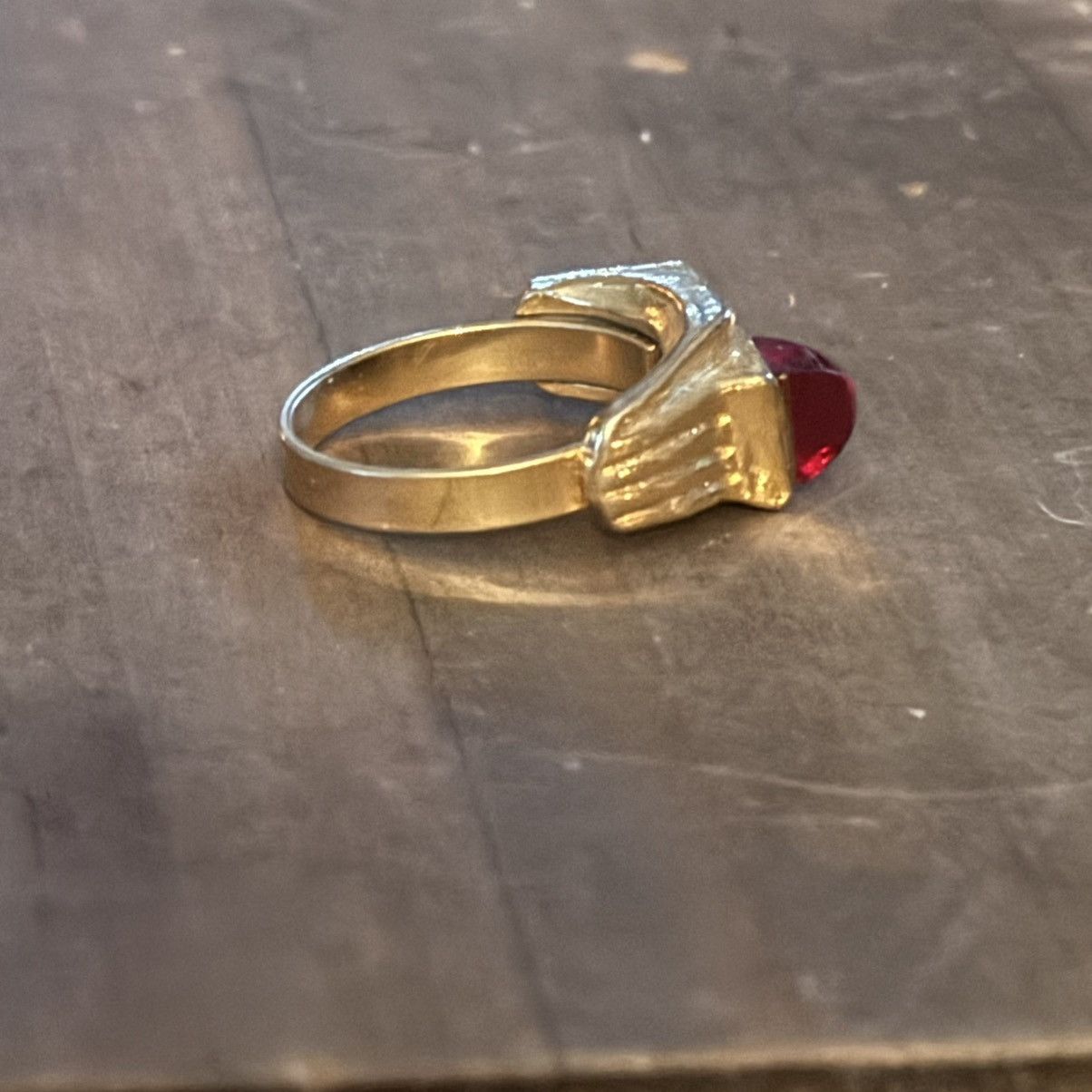 Vintage Vintage gold tone red pyramid stone ribbed ring Size ONE SIZE - 7 Thumbnail