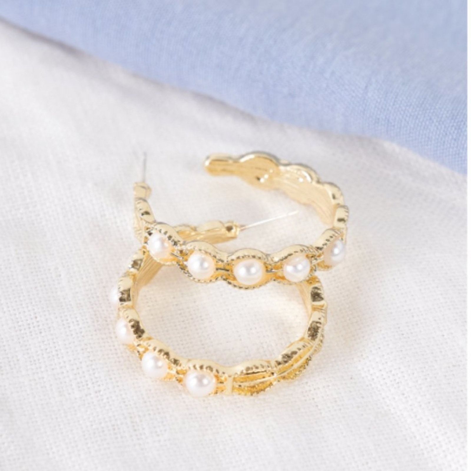 Other Elegant Gold Pearl Scalloped Hoop Earrings Size ONE SIZE - 4 Thumbnail