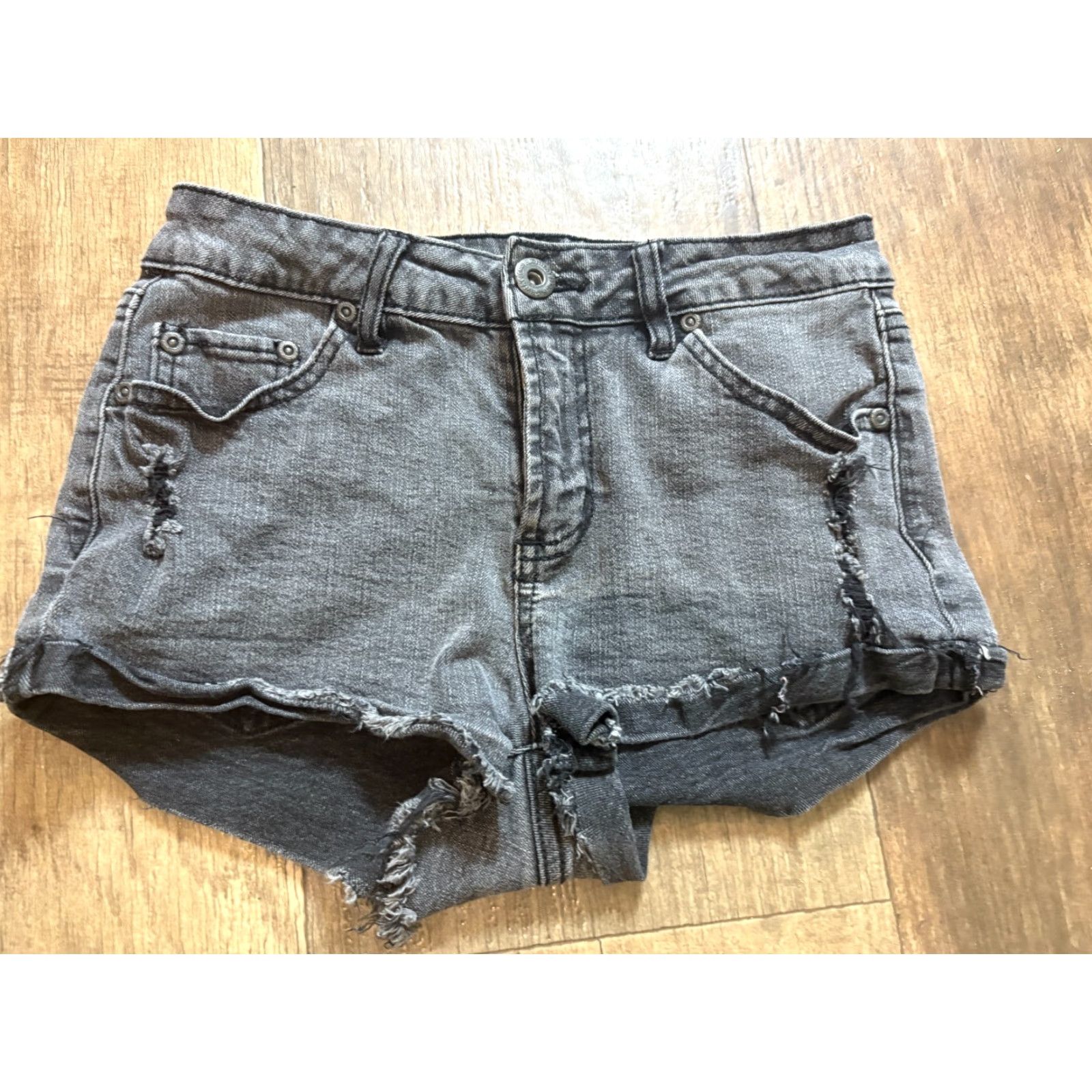 Silver Jeans Co. Silver Jeans Highway Jeans Jean Shorts Women’s Size 3/4 Black Cut Off Destroyed RN 51685 Denim 5-Pocket Western Cowgirl Regular Womens Size 26" / US 2 / IT 38 - 2 Thumbnail
