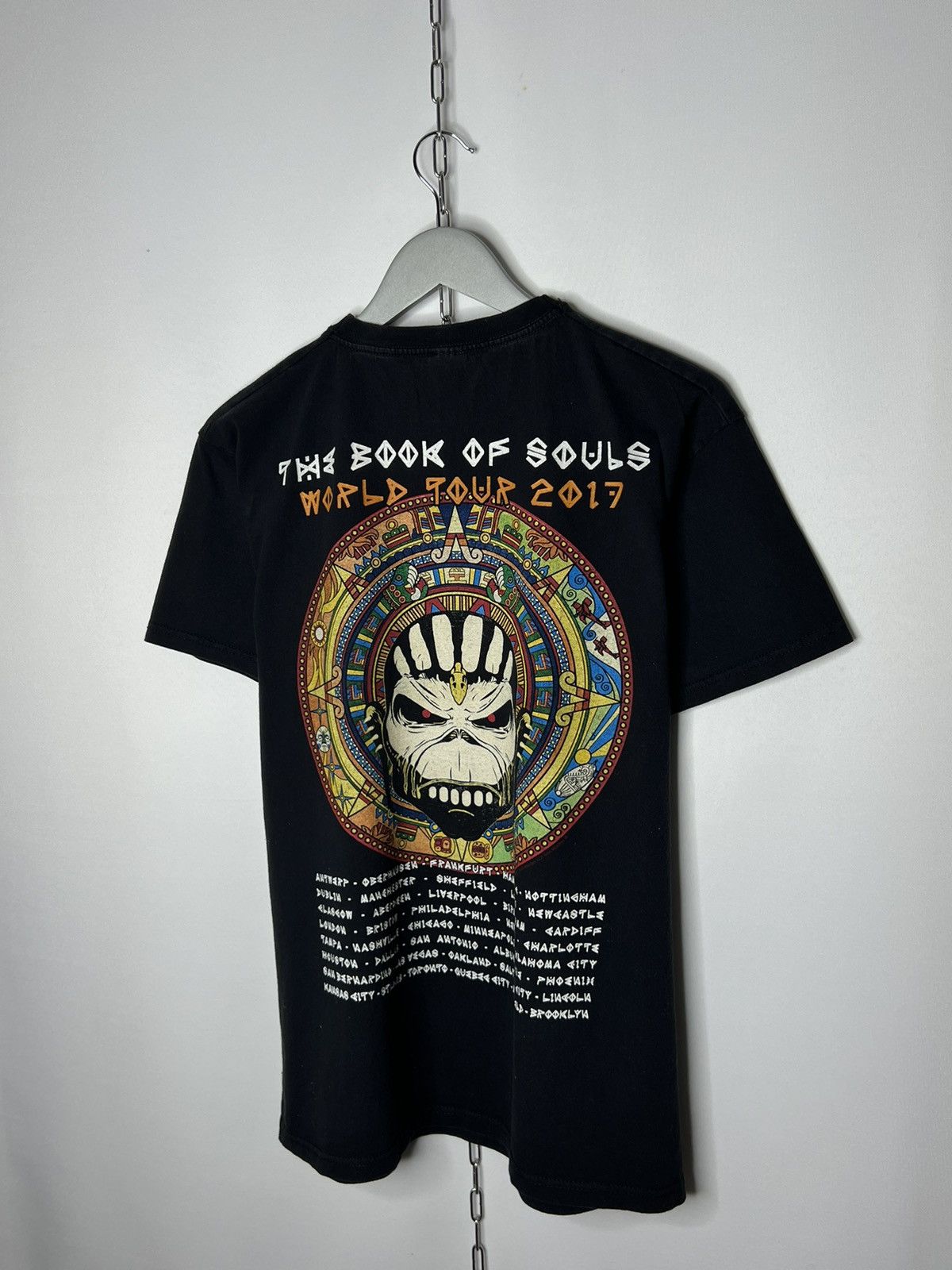Gildan 🔥 Vintage Iron Maiden World Tour 2017 Big Logo Rock Tee 🔥 Size US L / EU 52-54 / 3 - 7 Thumbnail