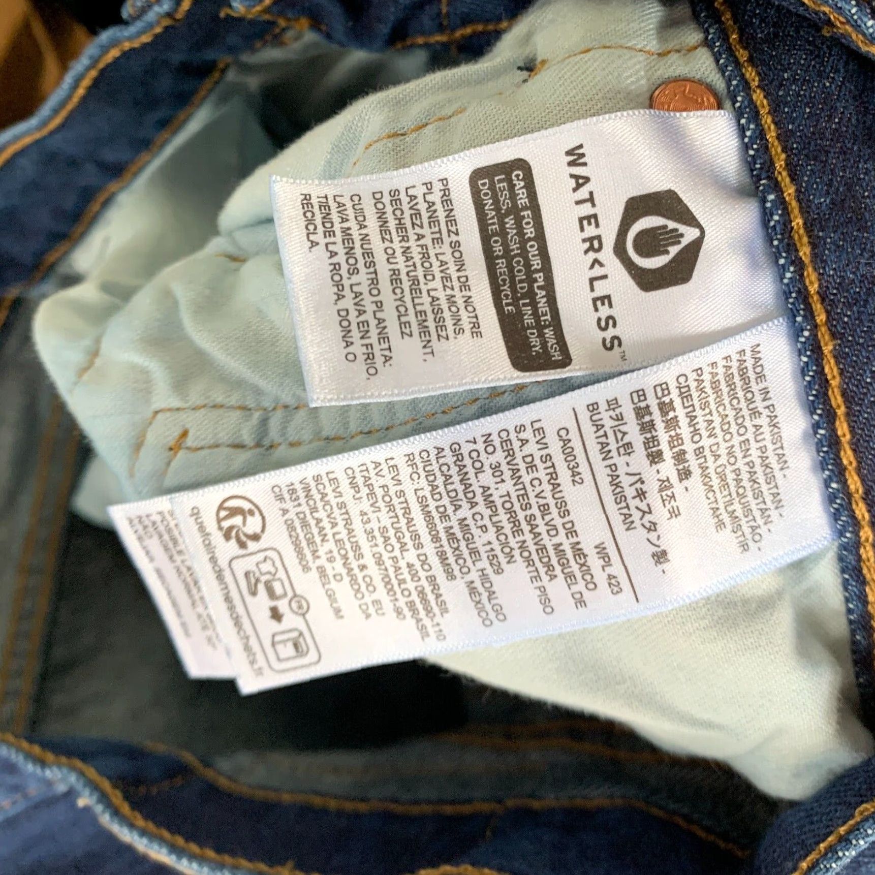 Levi's Levi's 501 Mens Jeans Dark Wash Button Fly 33 x 32 Blue Denim 100% Cotton Regular Inseam 32 Boots Cut Size US 33 - 5 Thumbnail