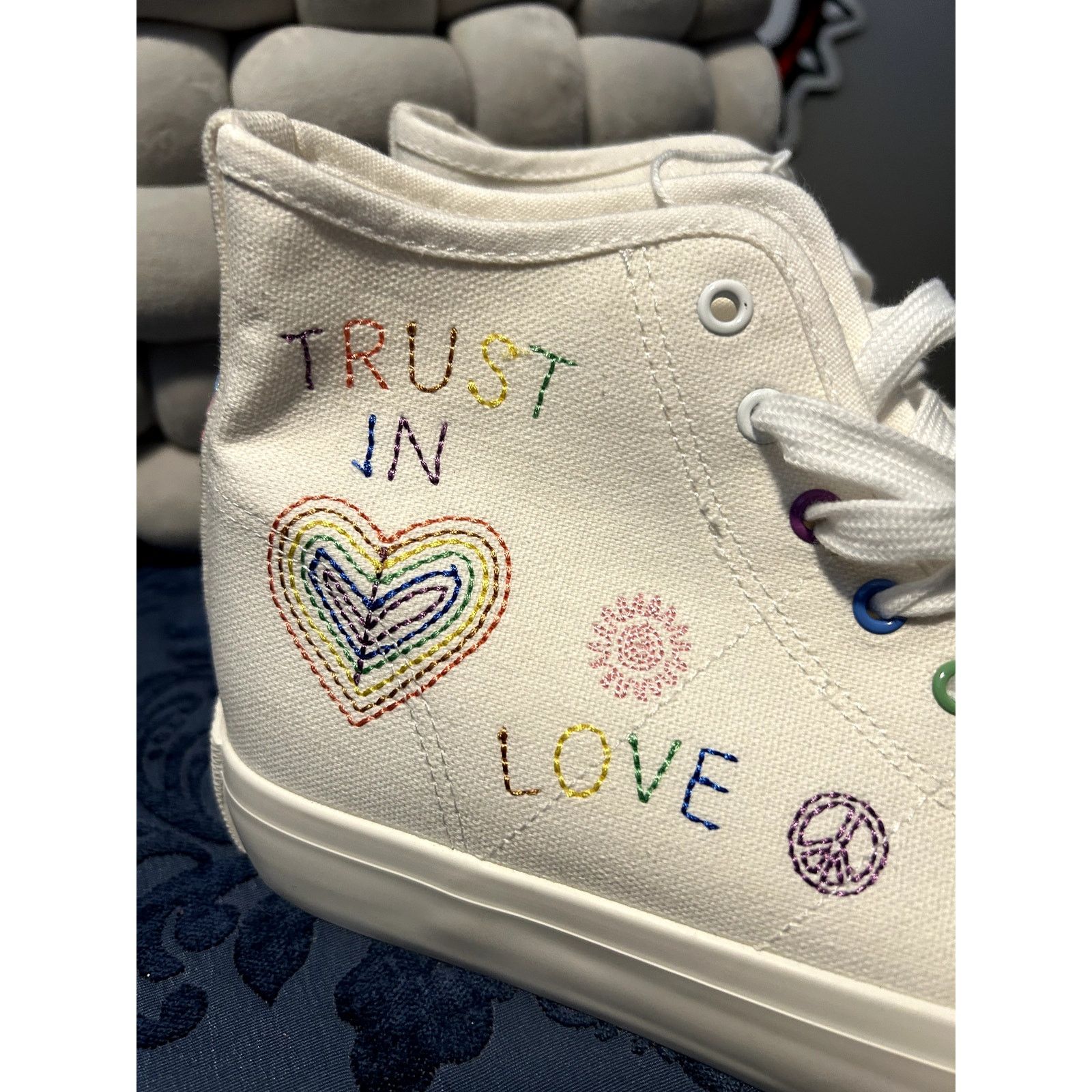 American Eagle Outfitters American Eagle Pride White High Tops NWT Size 8 Size US 8 / IT 38 - 5 Thumbnail