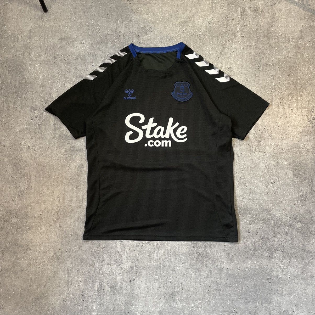 Hummel 2022-23 Everton Hummel Training Football Jersey Size US M / EU 48-50 / 2 - 1 Thumbnail