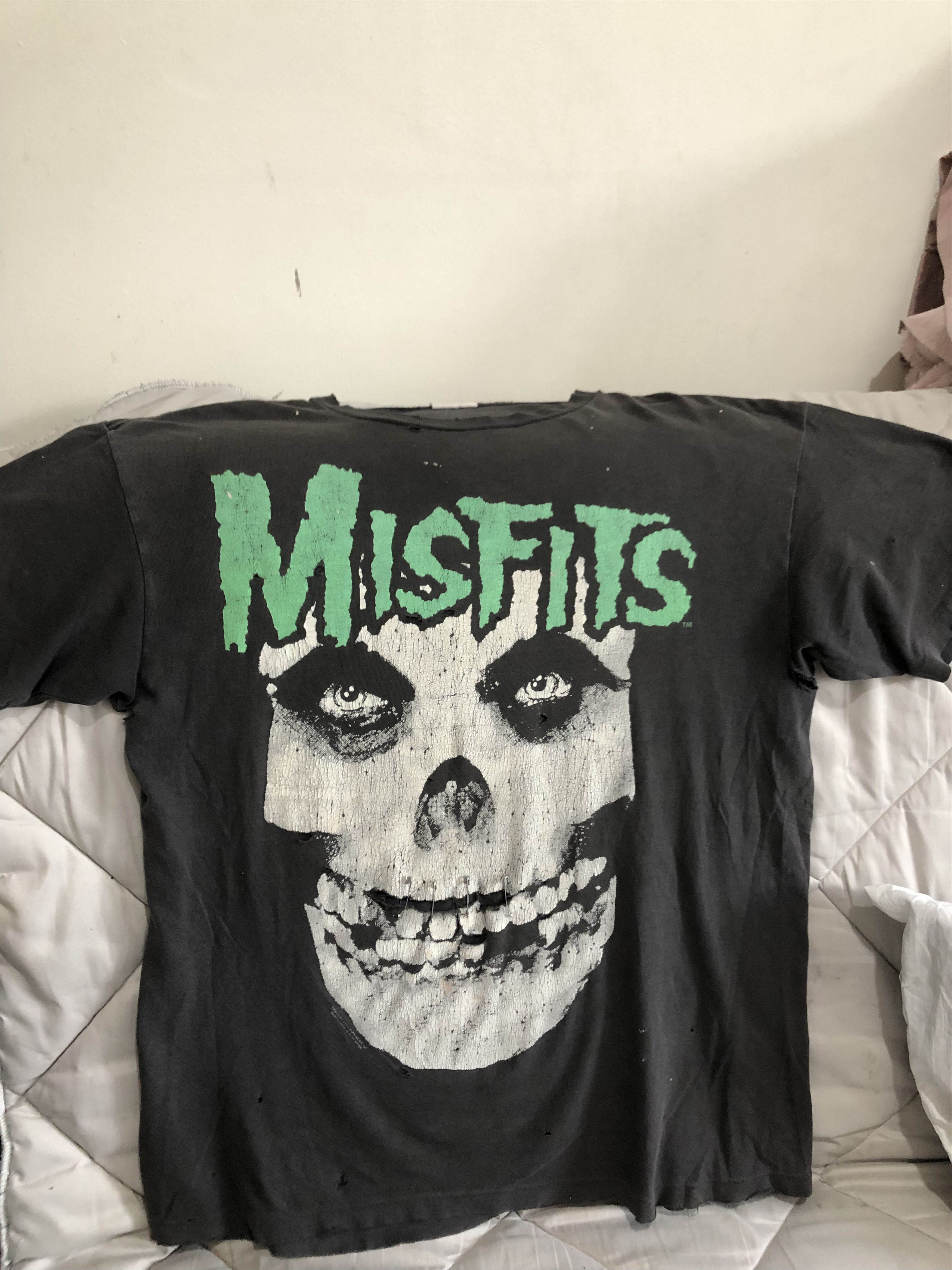 Band Tees *RARE* Vintage 1997 Misfits Glow in Dark Single Stitch Shirt Size US XL / EU 56 / 4 - 1 Thumbnail
