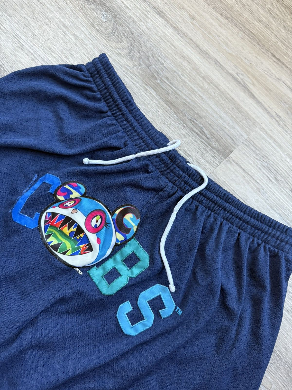 Complex × Mitchell & Ness × Takashi Murakami Murakami Mitchell & Ness Cubs Mesh Shorts Size US 38 / EU 54 - 3 Thumbnail