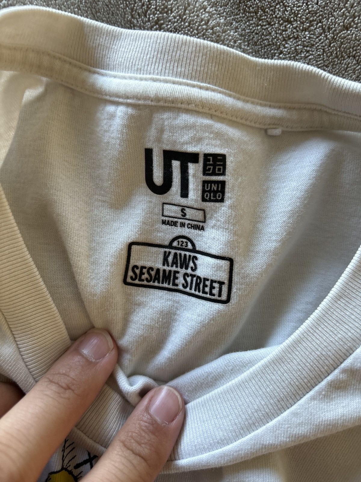 Kaws × Uniqlo Kaws Sesame Street collab Size US S / EU 44-46 / 1 - 2 Thumbnail