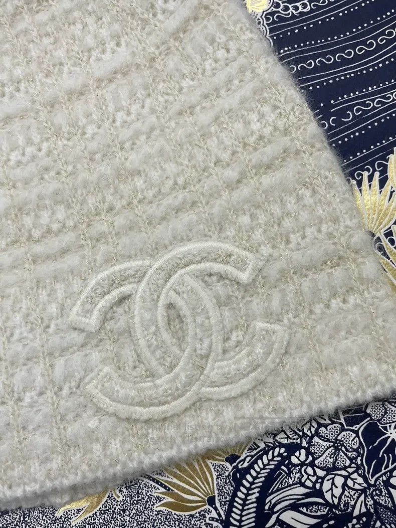 Chanel Chanel 26C new white gold thread double C large logo cashm Size ONE SIZE - 2 Thumbnail