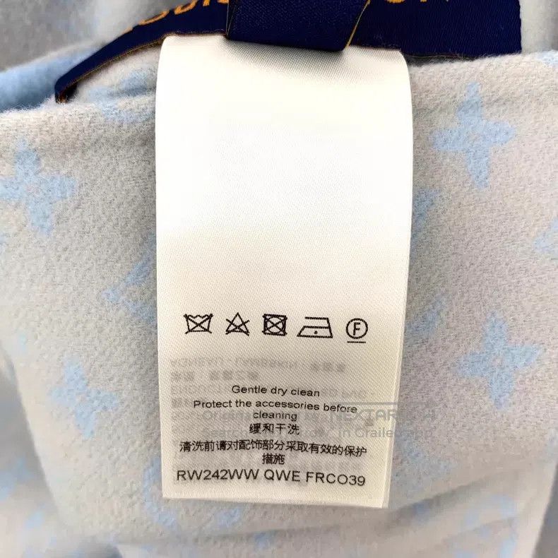 Louis Vuitton Louis Vuitton 24 Blue Lining Old-print Sheepwool Reversibl Size XS / US 0-2 / IT 36-38 - 6 Thumbnail