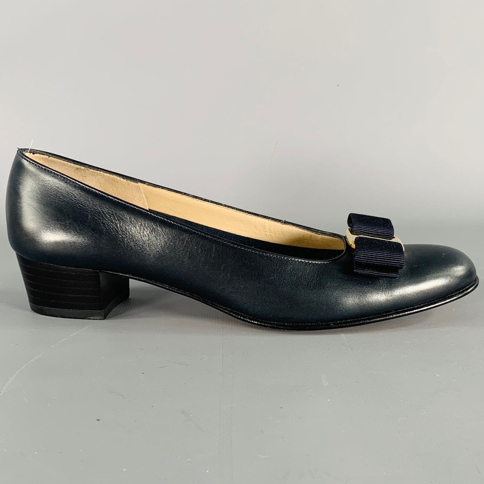 Salvatore Ferragamo SALVATORE FERRAGAMO Size 5.5 Navy Leather Kitten Heel Pumps Size US 5.5 / IT 35.5 - 2 Thumbnail