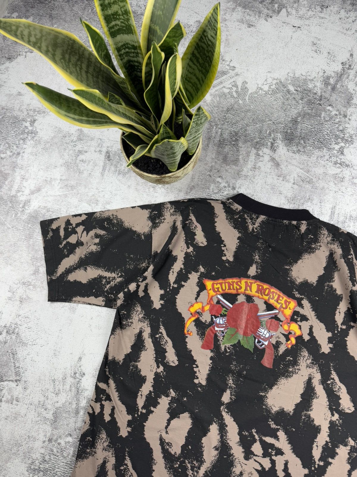 Band Tees RARE Vintage NEW Guns N Roses 1993 Rap Tie Dye T Shirt Tee Size US L / EU 52-54 / 3 - 18 Thumbnail