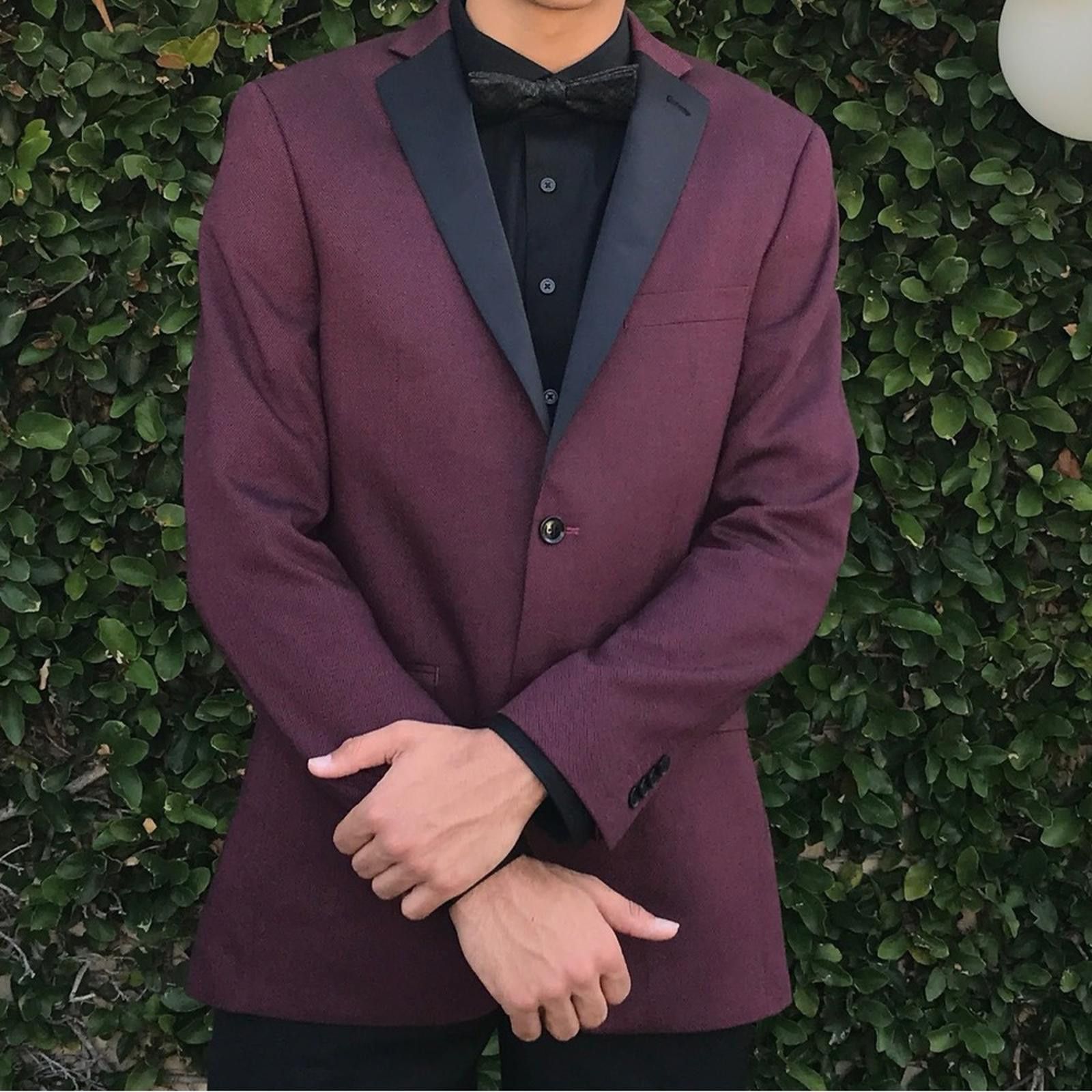 Designer Men's Burgundy Blazer with Black Lapel Size 42R - 4 Thumbnail