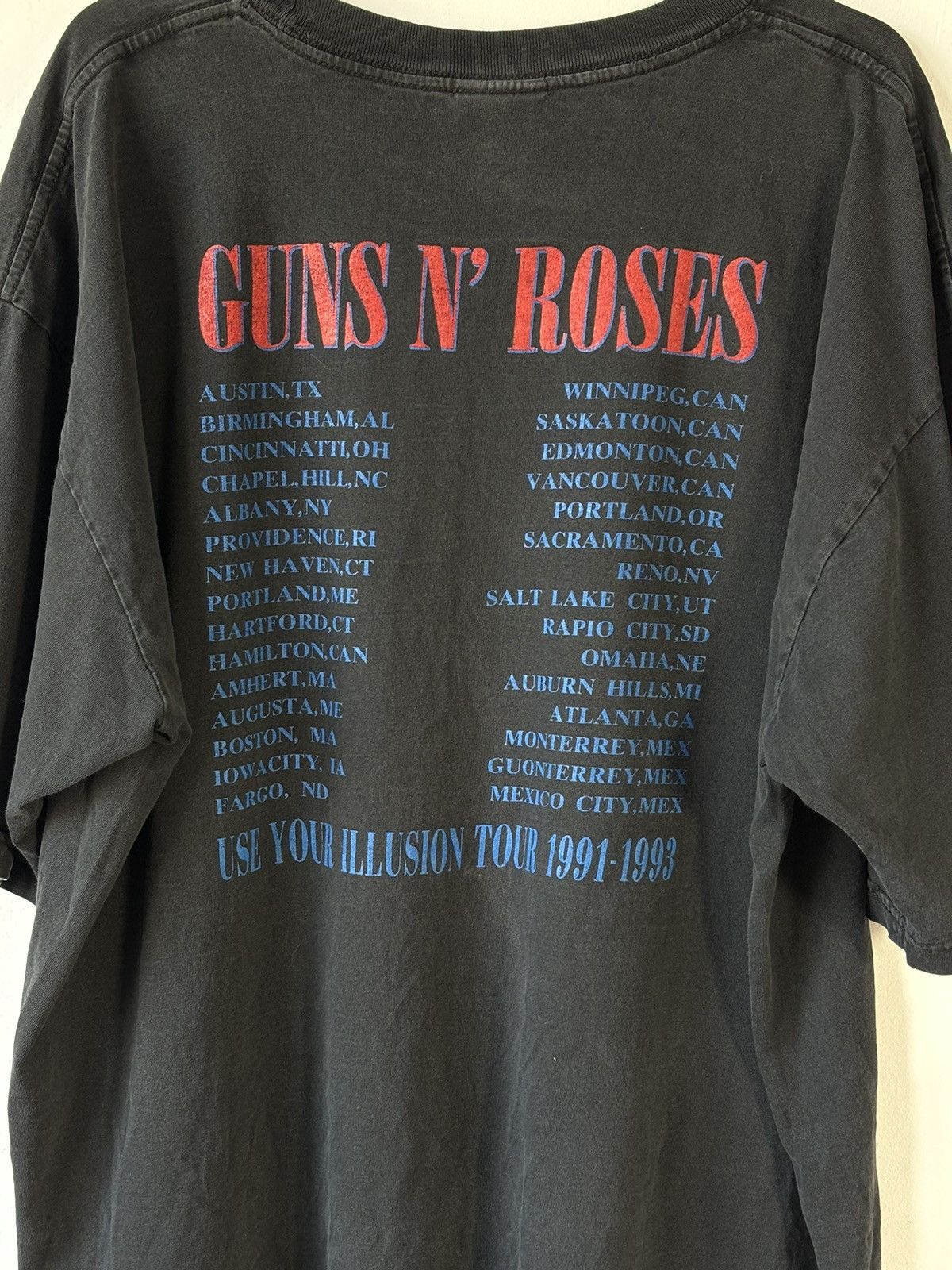 Band Tees × Guns N' Roses Vintage Faded Gun & Roses Use Your Illusion Tour 91-93 Tee Size US XXL / EU 58 / 5 - 4 Thumbnail