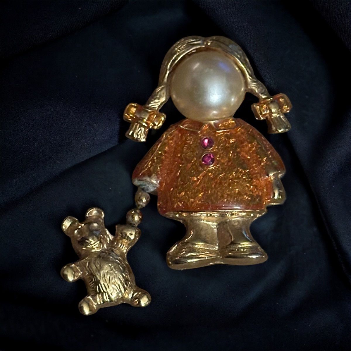 Vintage Vintage little girl with Teddy Bear brooch Size ONE SIZE - 1 Thumbnail