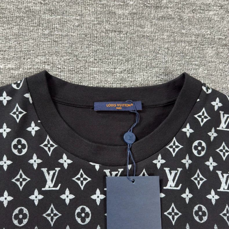 Louis Vuitton Louis Vuitton size 5l Gradient full-print black short sleev Size US XXL / EU 58 / 5 - 3 Thumbnail
