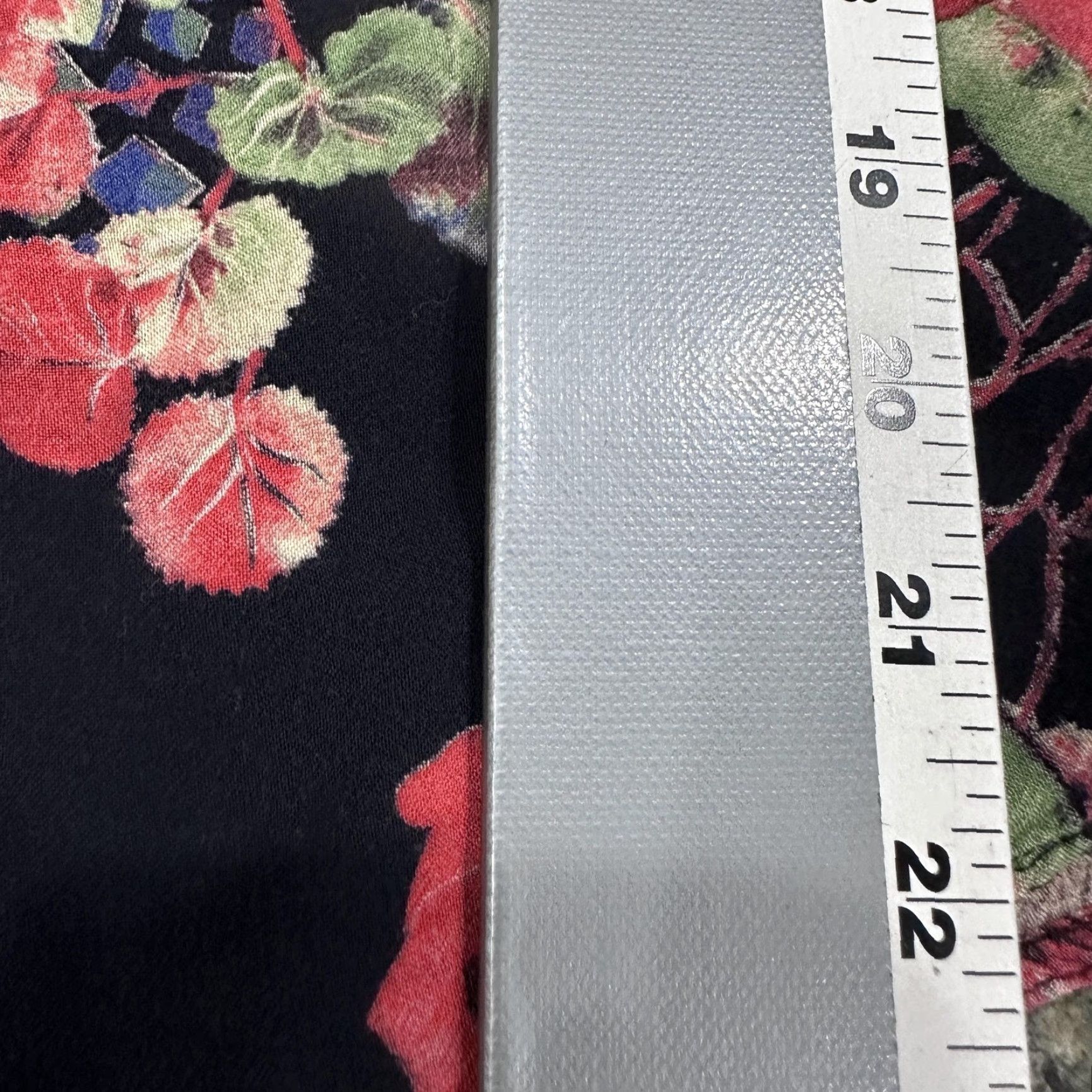 Vintage VINTAGE LEANG Shirt Womens M Black Rose Floral Henley Short Sleeve Button Front Size M / US 6-8 / IT 42-44 - 5 Thumbnail