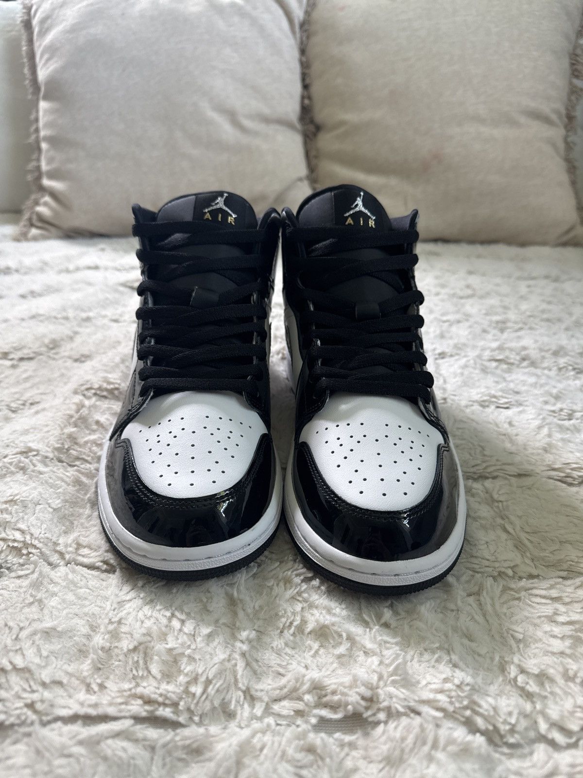 Nike Nike jordan 1 mids size 10 Size US 10 / EU 43 - 3 Thumbnail