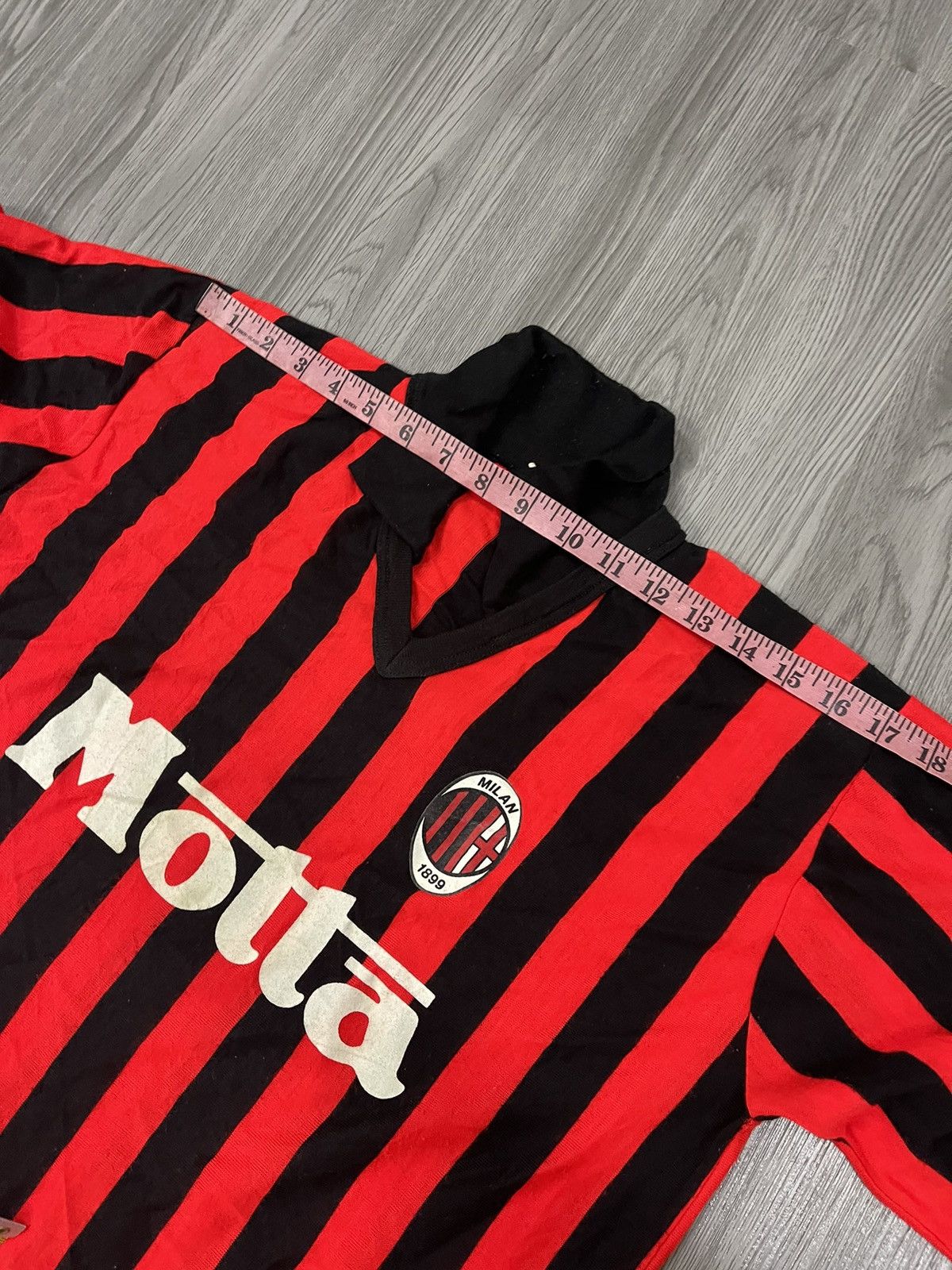 Vintage Vintage AC Milan 100%Acrylic Long Sleeve Supporter Jersey Size US M / EU 48-50 / 2 - 9 Thumbnail