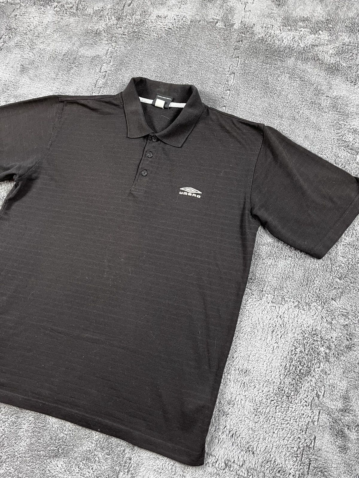 Umbro Vintage Y2K Umbro logo polo tee streetwear size L Size US L / EU 52-54 / 3 - 3 Thumbnail