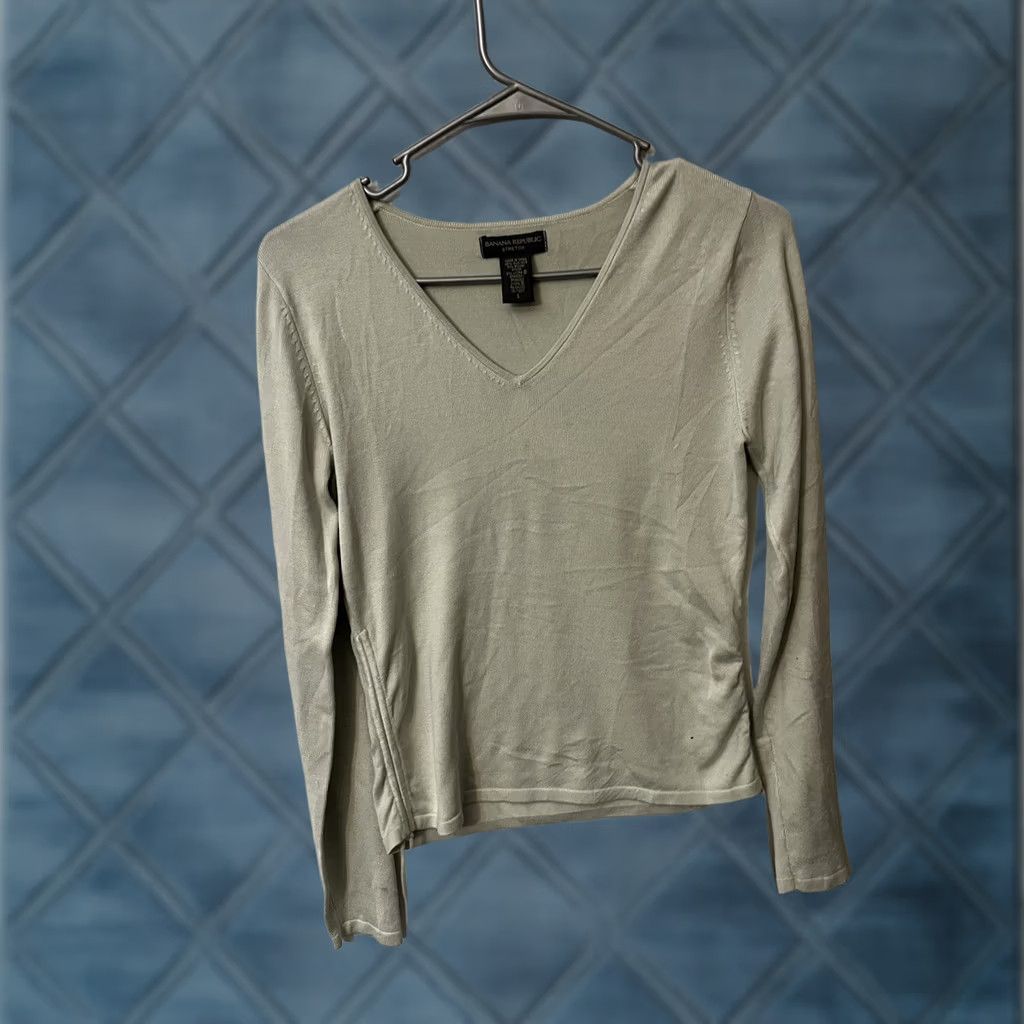 Banana Republic Banana Republic Silk Blend Sweater Top V Neck Long Sleeve Basic Small Gray Women Size S / US 4 / IT 40 - 1 Thumbnail
