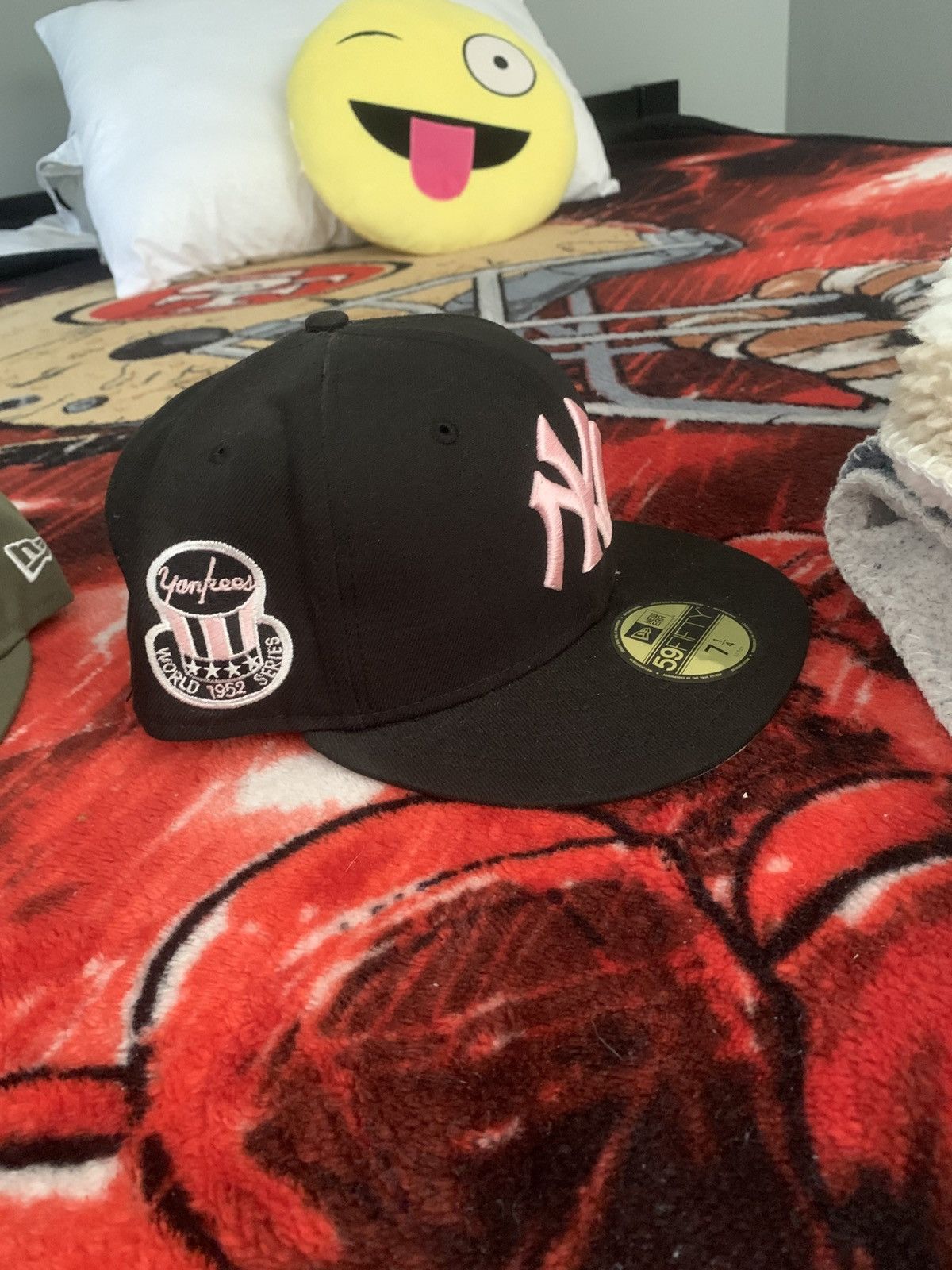 New Era New York fitted w patches Size 40 - 3 Thumbnail