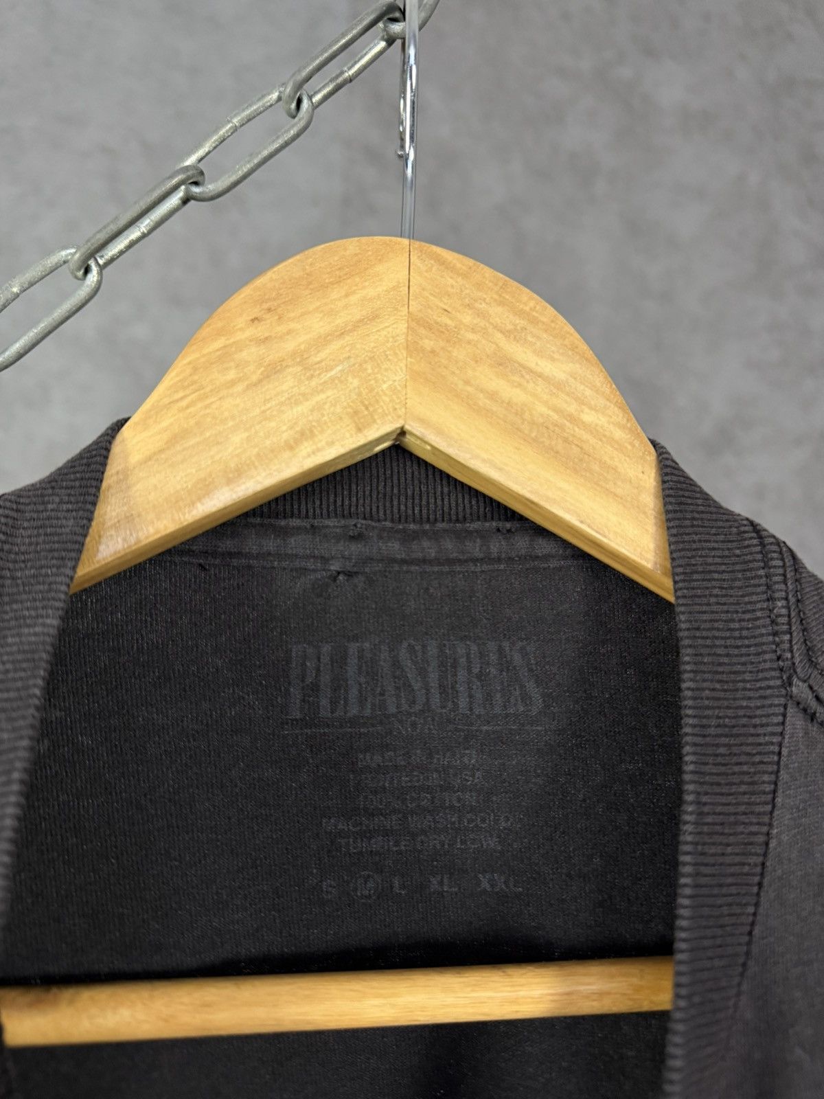 Pleasures Pleasures designer center logo tee Size US S / EU 44-46 / 1 - 4 Thumbnail