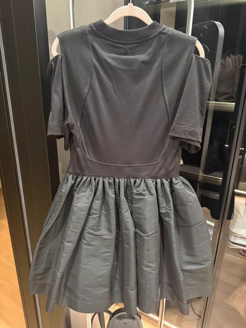 Alexander McQueen Alexander McQUEEN Black short sleeved dress size 42 2504-Ne Size S / US 4 / IT 40 - 5 Thumbnail