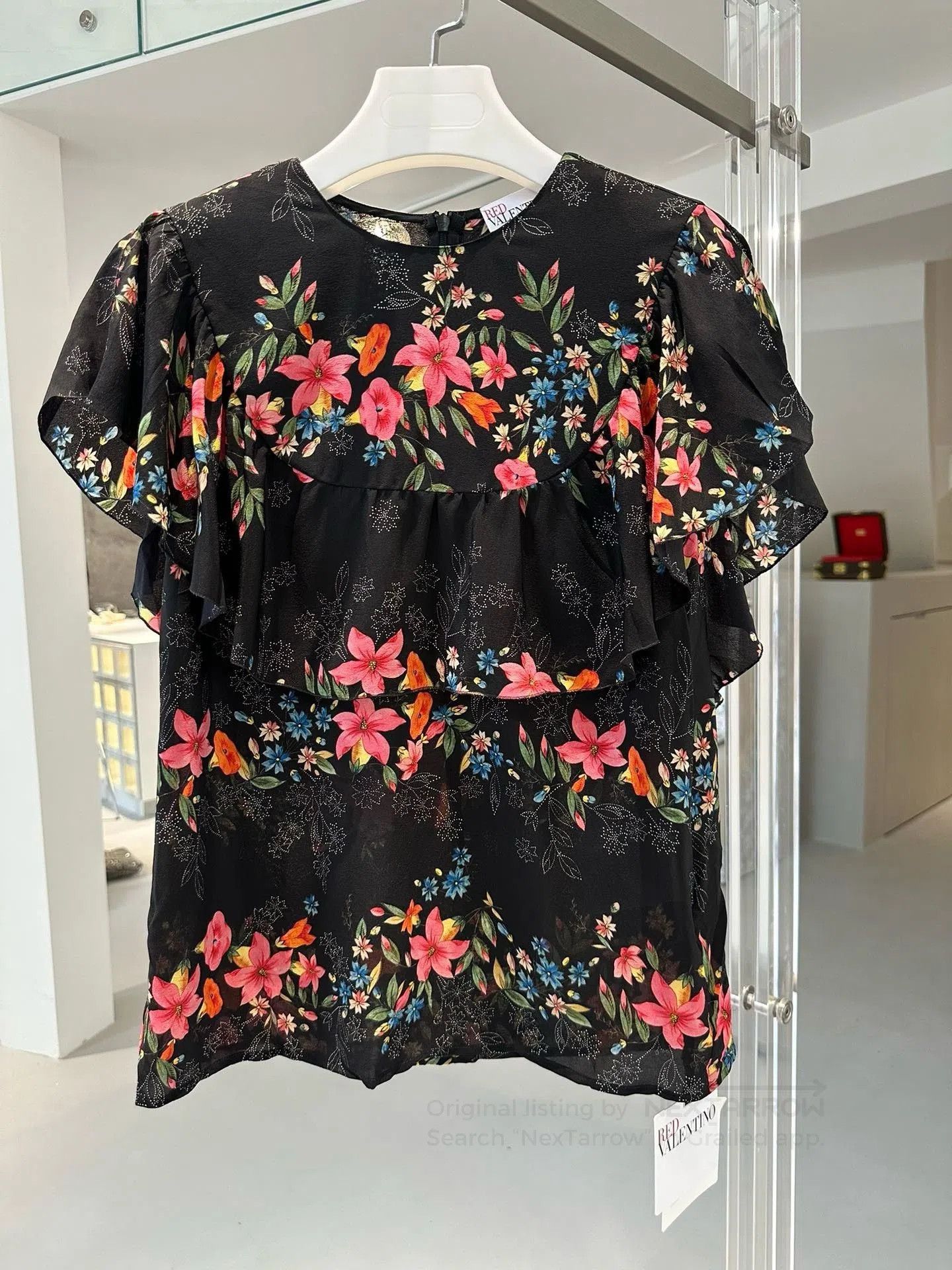 Valentino Valentino 100% Silk Short Sleeve. Size M / US 6-8 / IT 42-44 - 1 Thumbnail