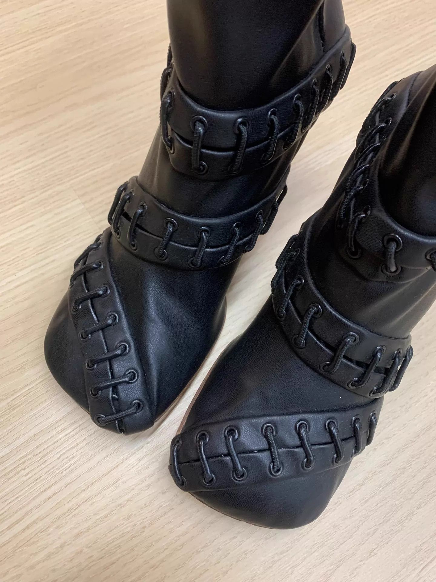 A.W.A.K.E. MODE A.W.A.K.E.MODE Black Square Toe Lace-Up Short Boots 39.5 New Size US 9 / IT 39 - 3 Thumbnail
