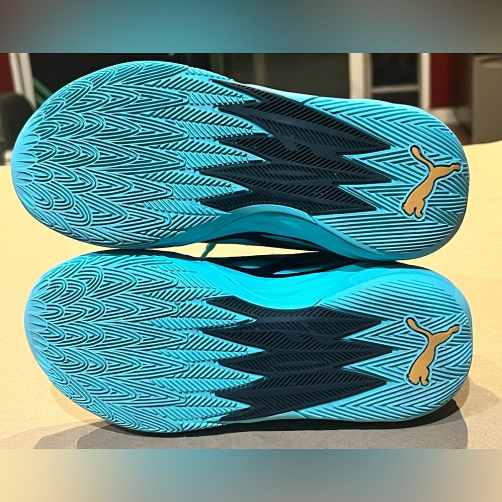 Puma PUMA MB.02 JR Mid Honeycomb (kids) size 5 Elektro Aqua Teal Size US 5 / EU 37 - 7 Thumbnail