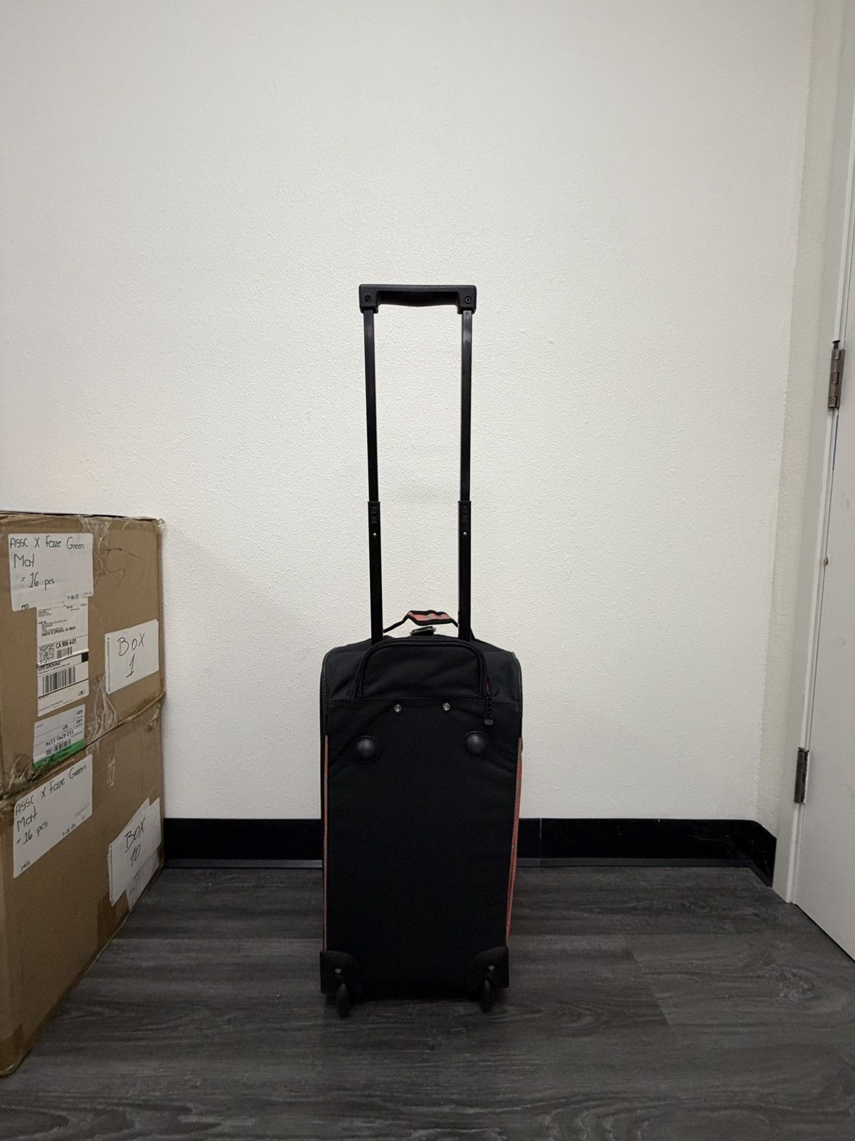 Other CALPAK Carry On Luggage Rolling Duffel Bag Wheels 21x13x11 Size ONE SIZE - 8 Thumbnail