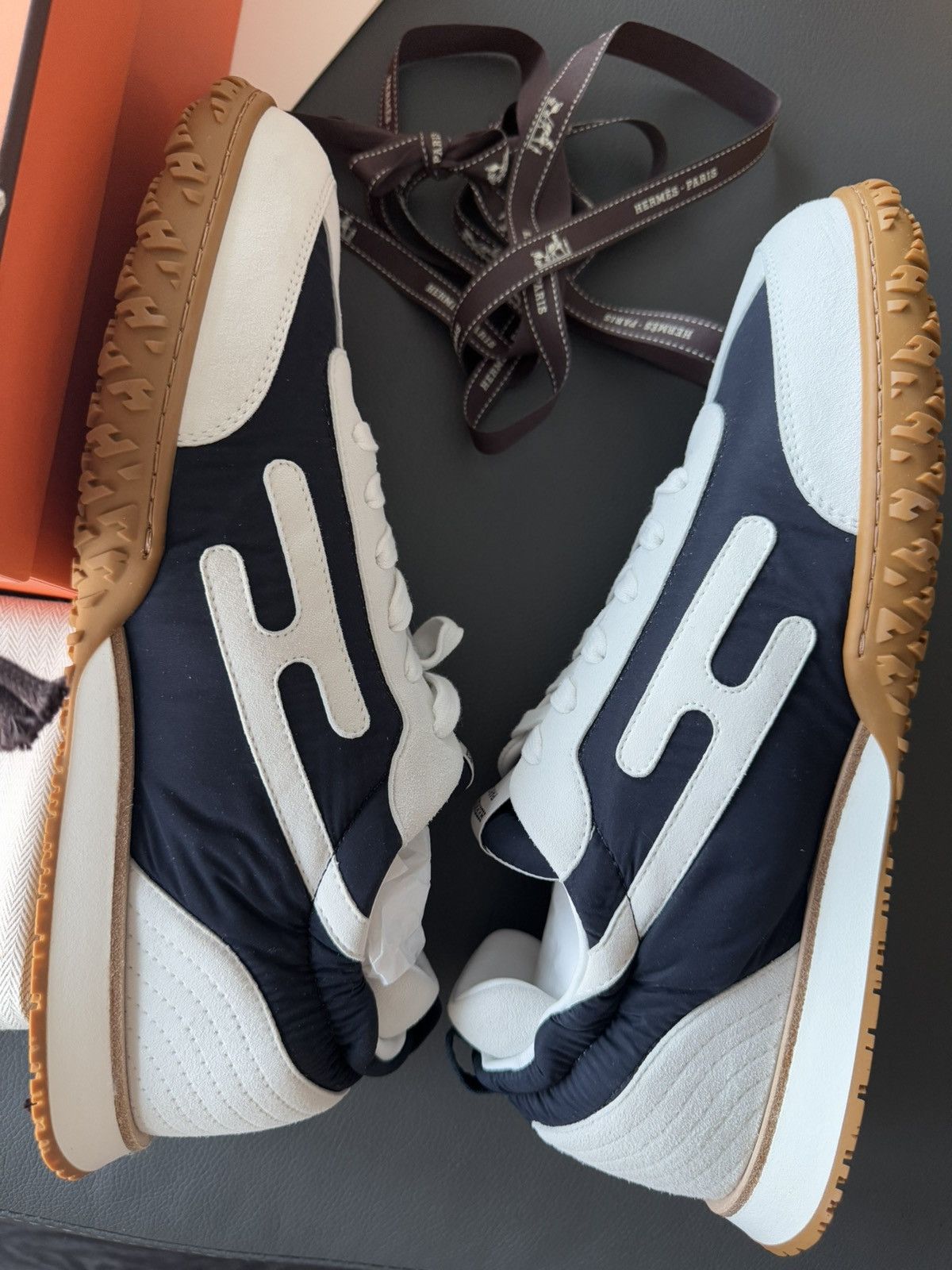 Hermes Brand New Full Set Hermes H Logo Sneaker Limited Edition Size US 10.5 / EU 43-44 - 15 Thumbnail
