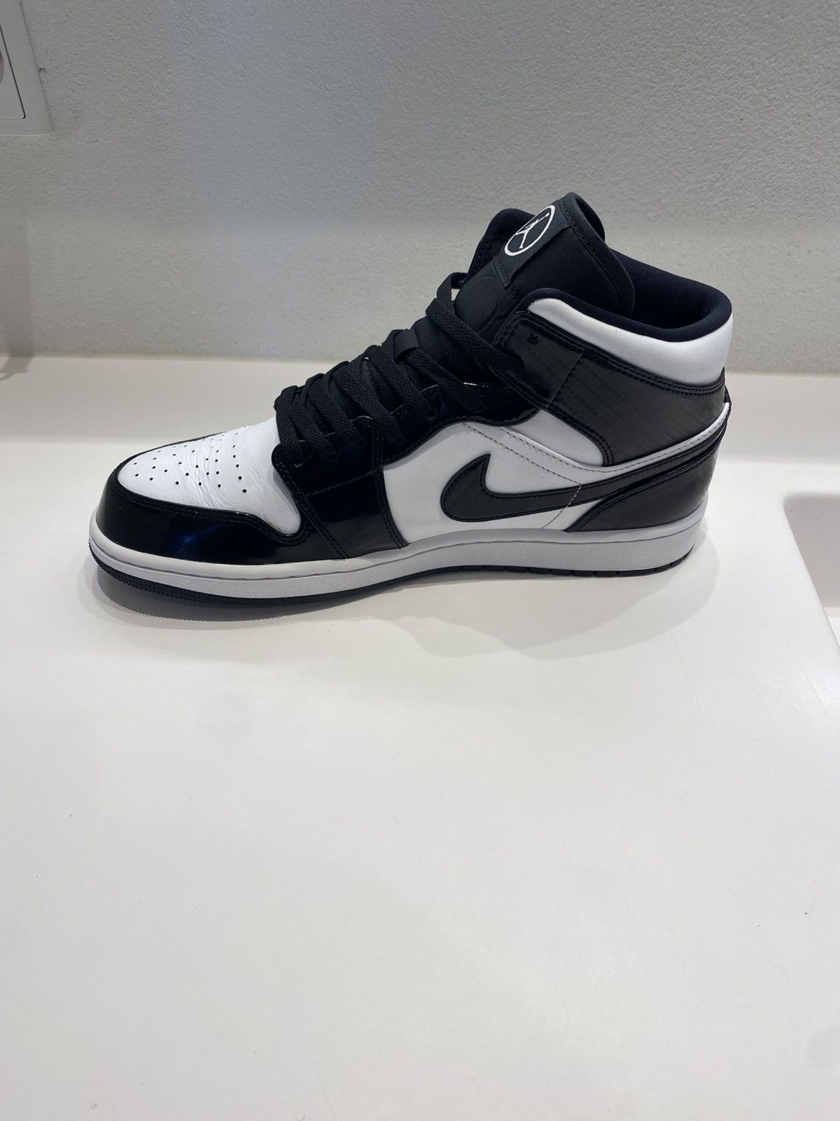 Jordan Brand × Nike Nike Jordan 1 Mid, Carbon Fiber Size US 11 / EU 44 - 14 Thumbnail