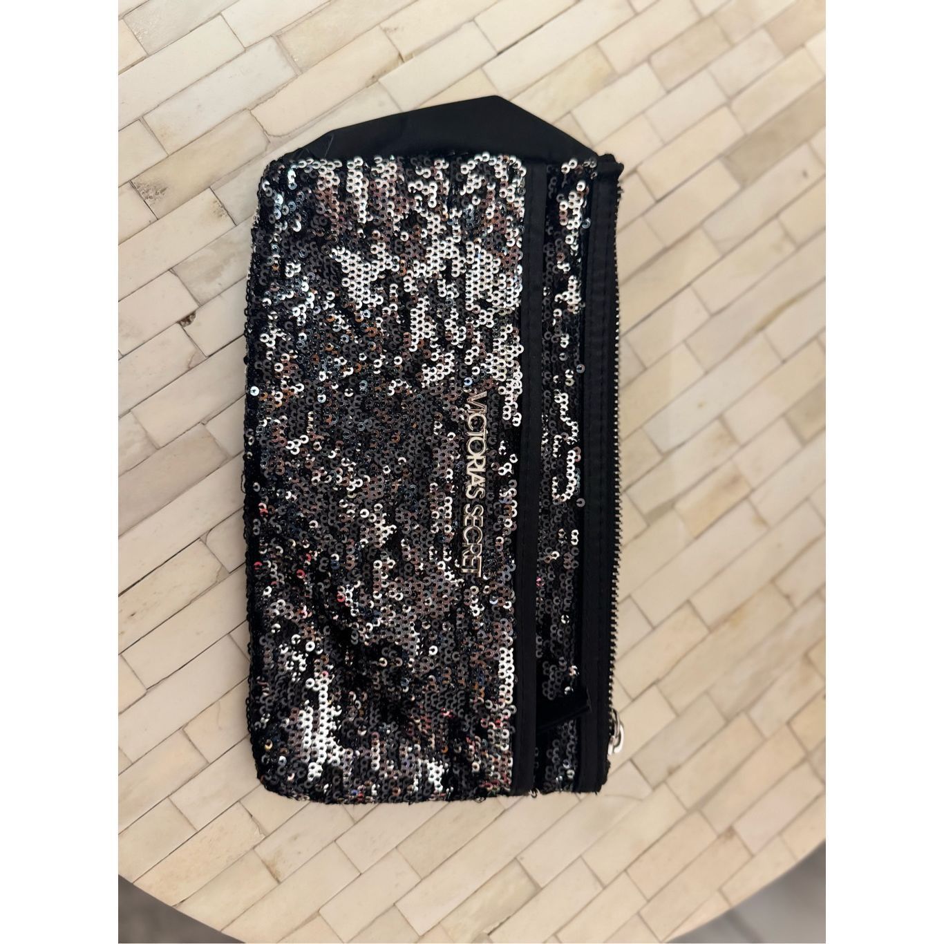 Victoria's Secret Victoria’s Secret Black Sequin Clutch Zip Pouch Wristlet Eve Size ONE SIZE - 1 Thumbnail