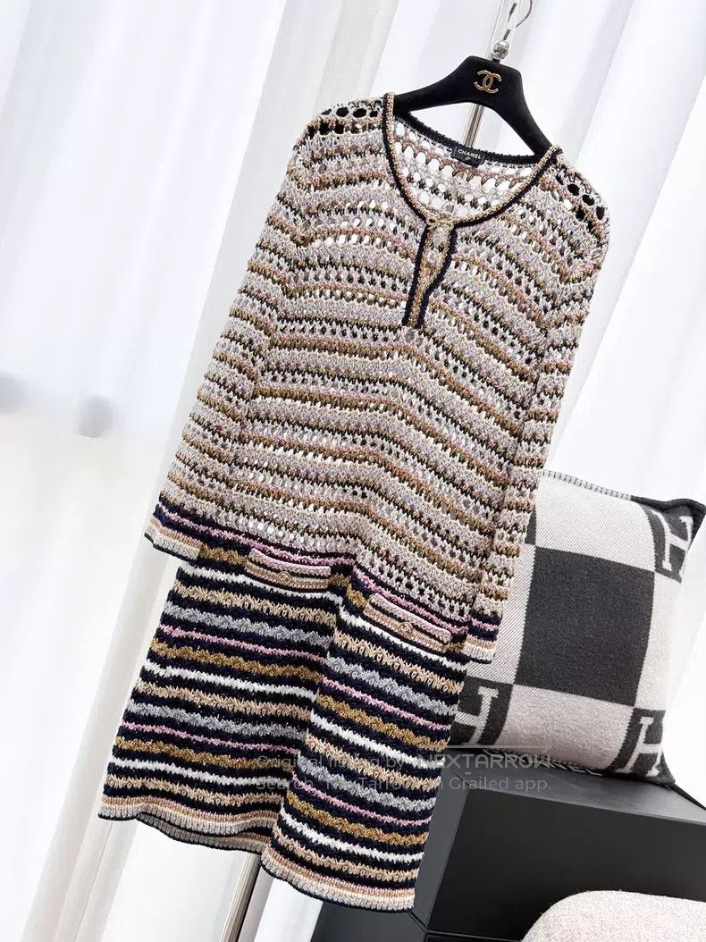 Chanel Chanel Gold-plated fine glitter bow button long-sleeved kn Size S / US 4 / IT 40 - 2 Thumbnail