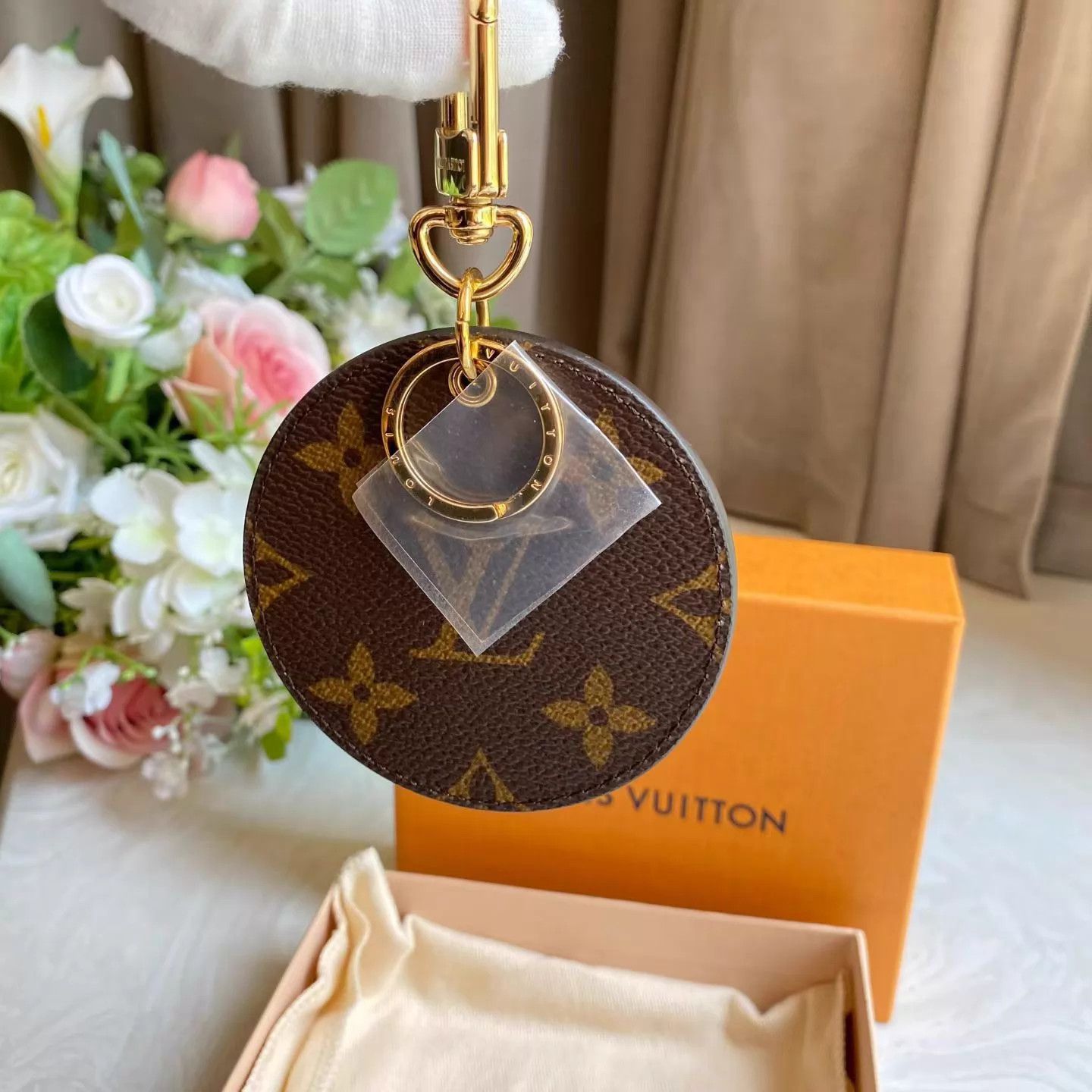 Louis Vuitton LV Monogram 2-Sided Keychain/Bag Charm 22 Like New M943 Size ONE SIZE - 5 Thumbnail