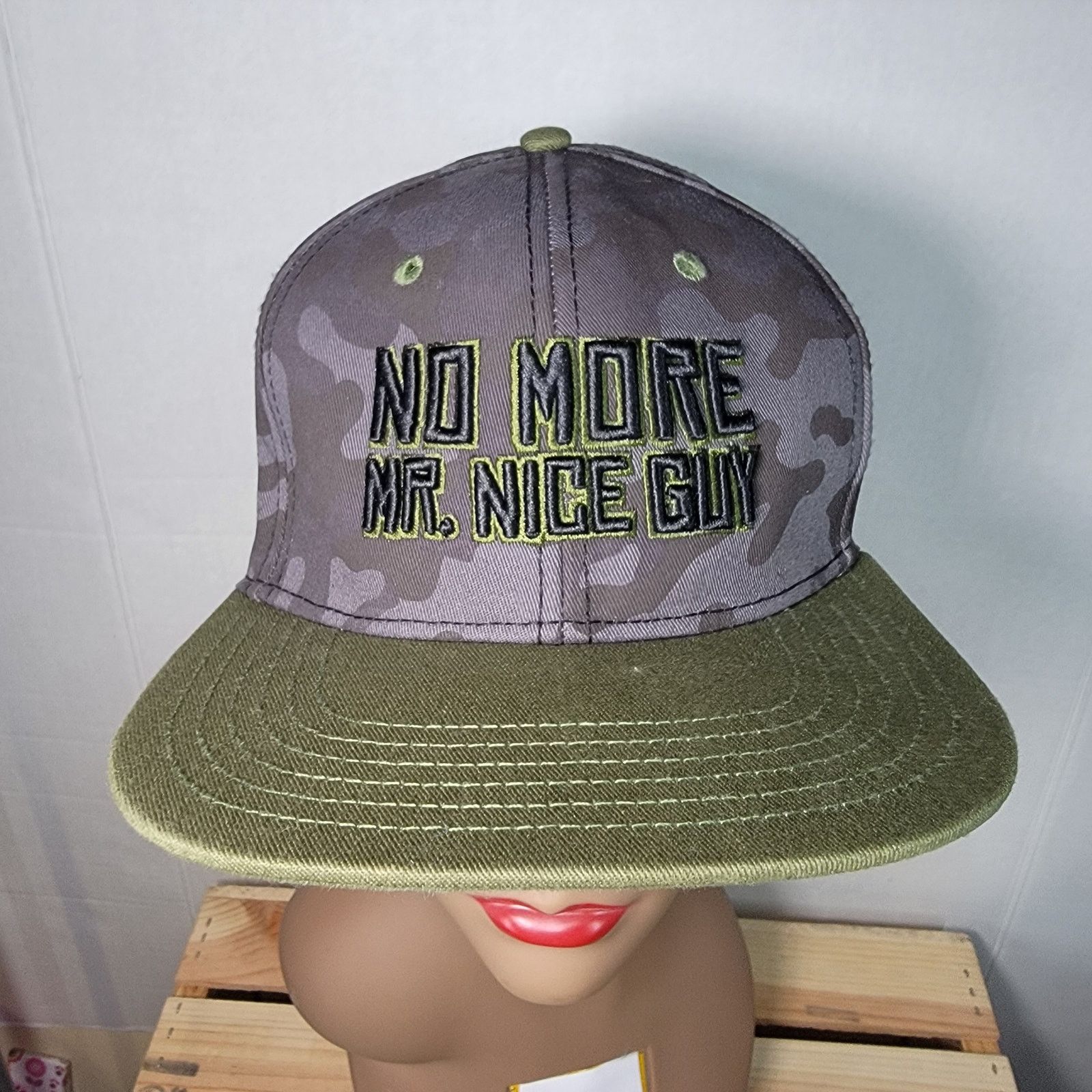 Other Six Flags Looney Tunes Camo Snap Back Hat w/ Embroidered Taz Size ONE SIZE - 1 Thumbnail