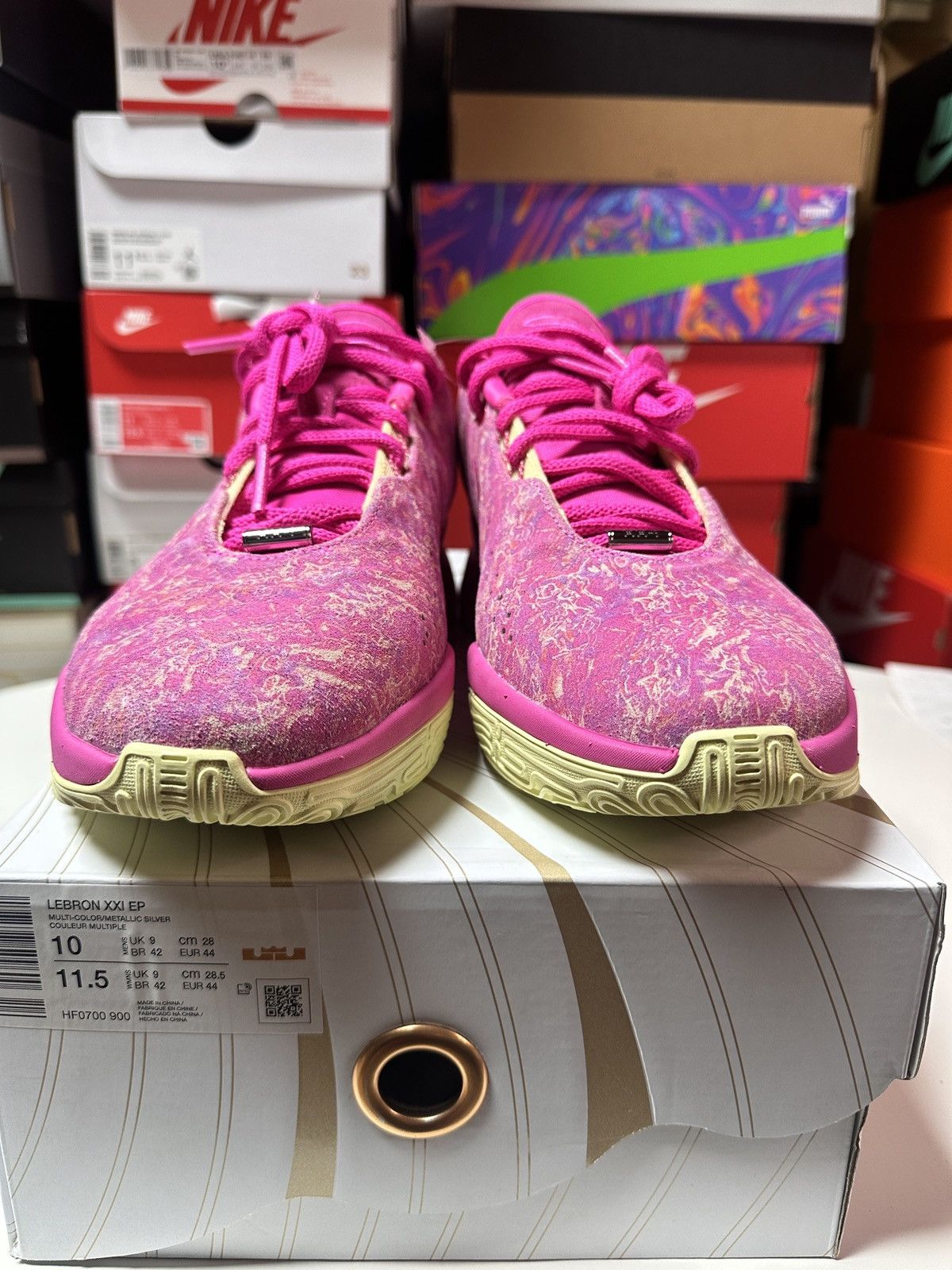 Nike New Lebron XXI The World Is Your Oyster Pin Size 10 US Men Size US 10 / EU 43 - 4 Thumbnail