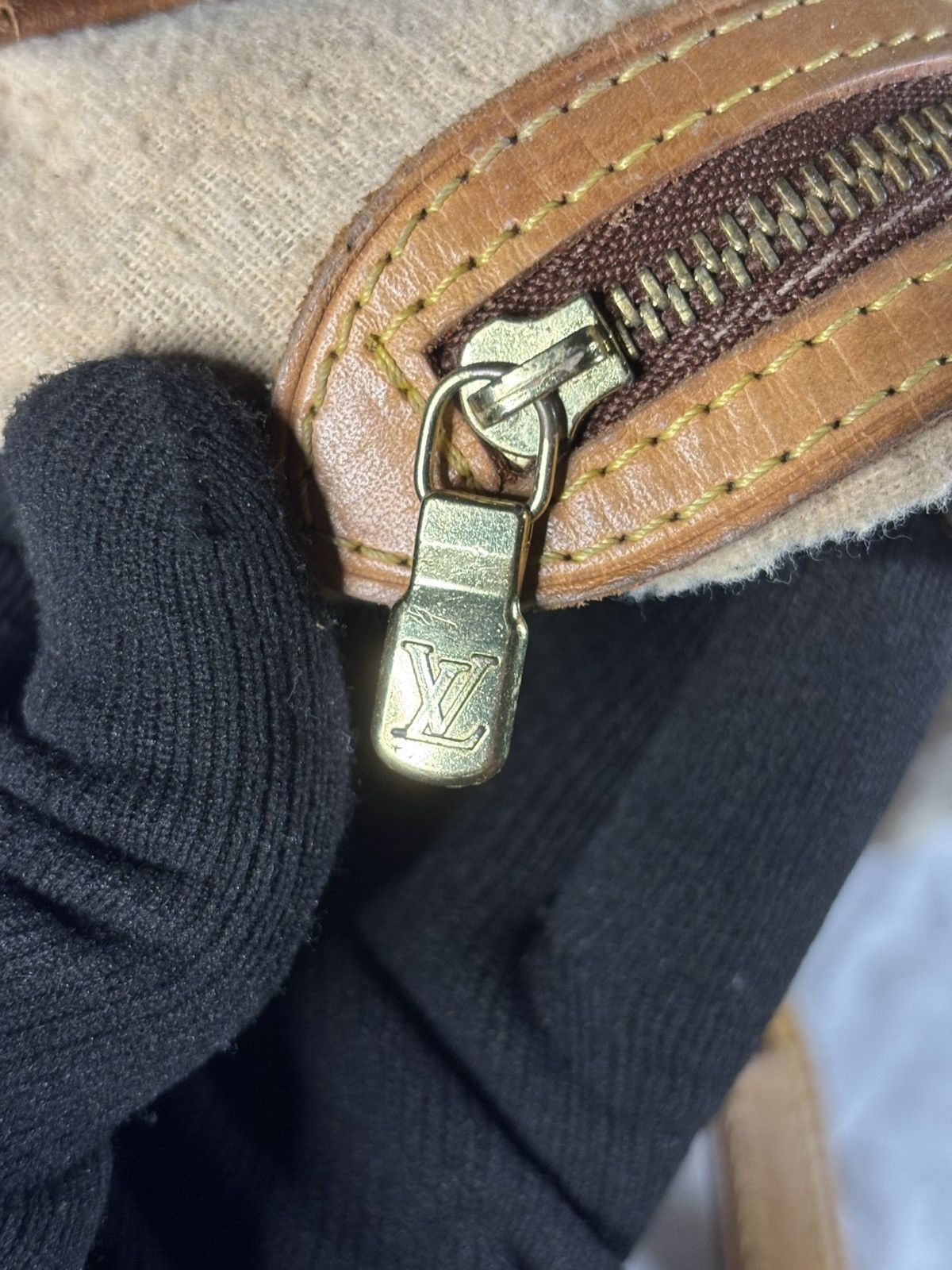 Louis Vuitton (heavy worn) Louis Vuitton Bucket Size ONE SIZE - 9 Thumbnail
