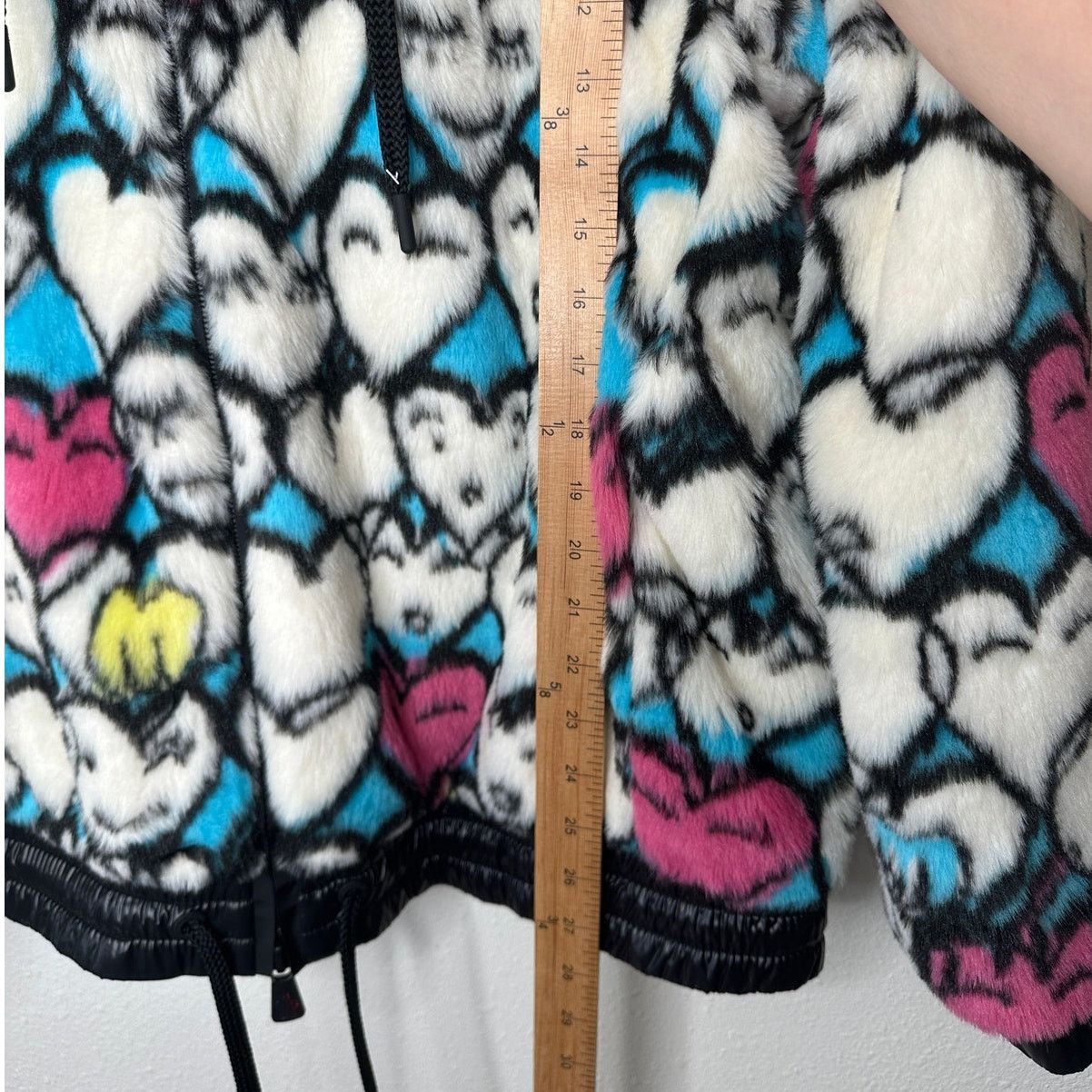 Moncler Grenoble Moncler Grenoble Heart Print Faux Fur Hoodie Jacket Large Size L / US 10 / IT 46 - 21 Thumbnail