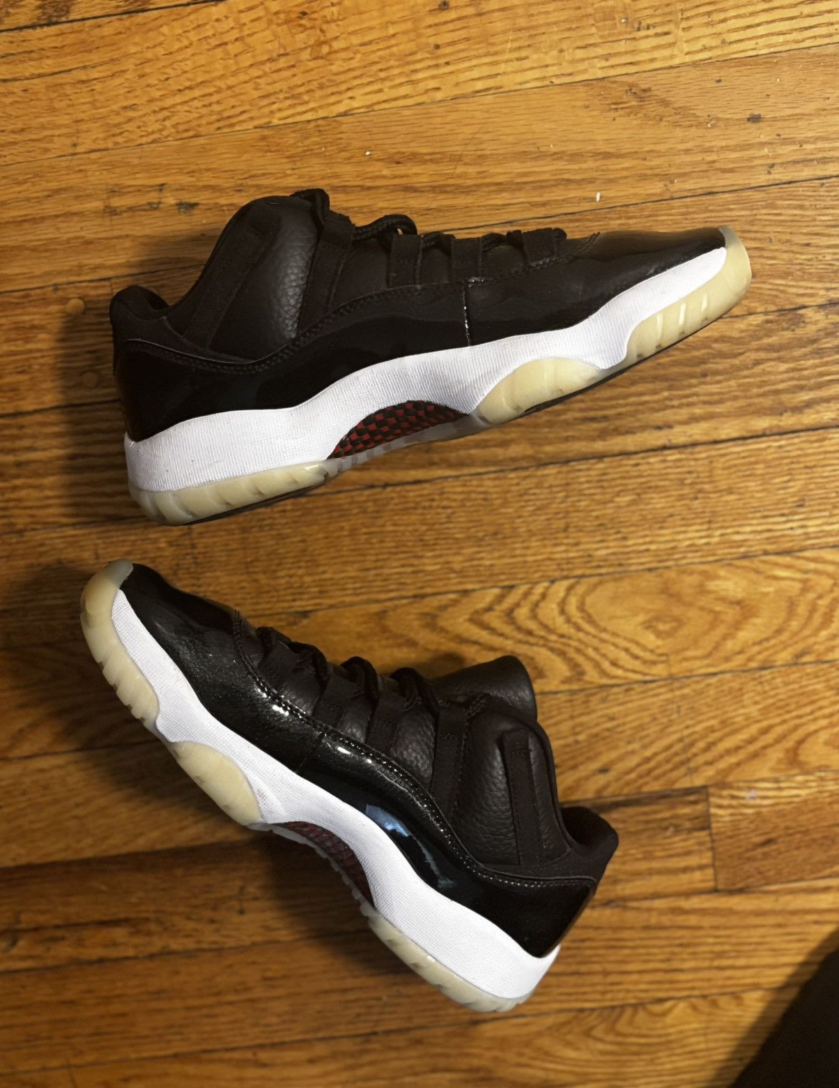 Jordan Brand × Nike Jordan 11 low 72-10 Size 8 men’s Size US 8 / EU 41 - 2 Thumbnail