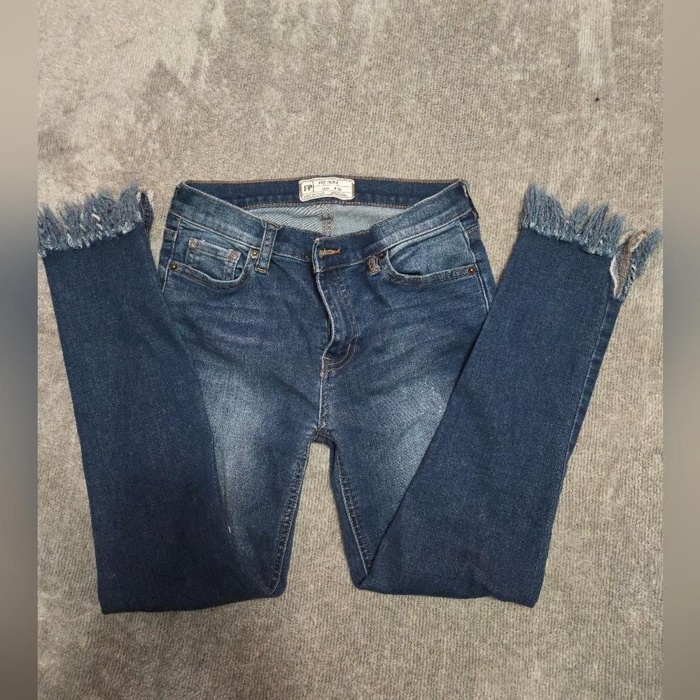 Free People Free People Distressed Crop Jean Size 26" / US 2 / IT 38 - 2 Thumbnail