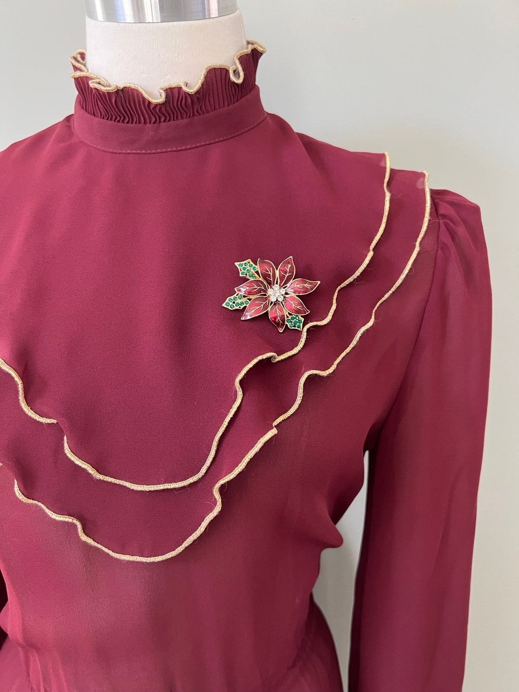 Liz Claiborne 1970s Vintage Liz Claiborne Poinsettia Christmas Brooch mint Size ONE SIZE - 3 Thumbnail