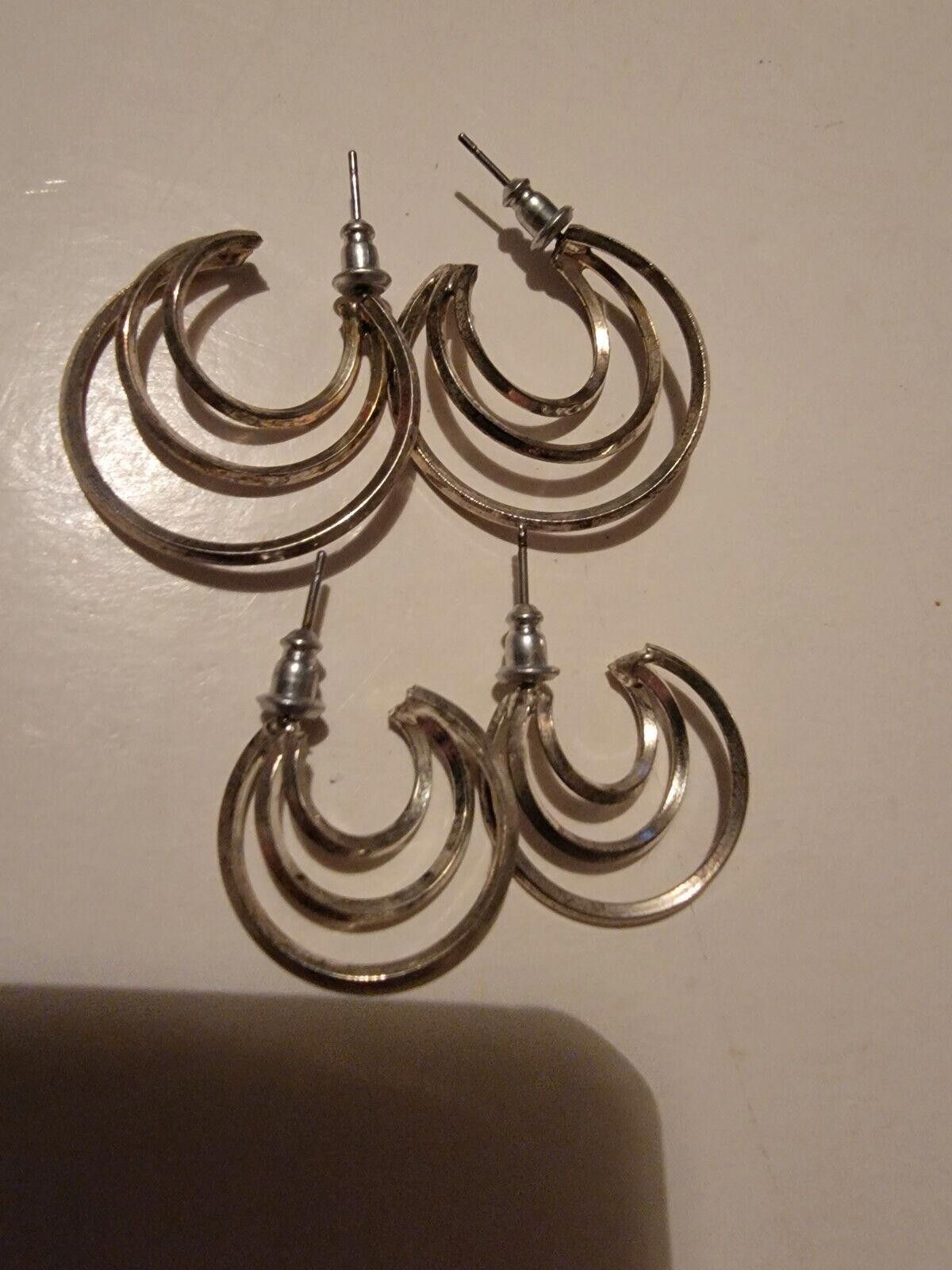 The Unbranded Brand 2 Pair Vintage Womens Earrings VTG Silver Tone Stud Circles Size ONE SIZE - 1 Thumbnail