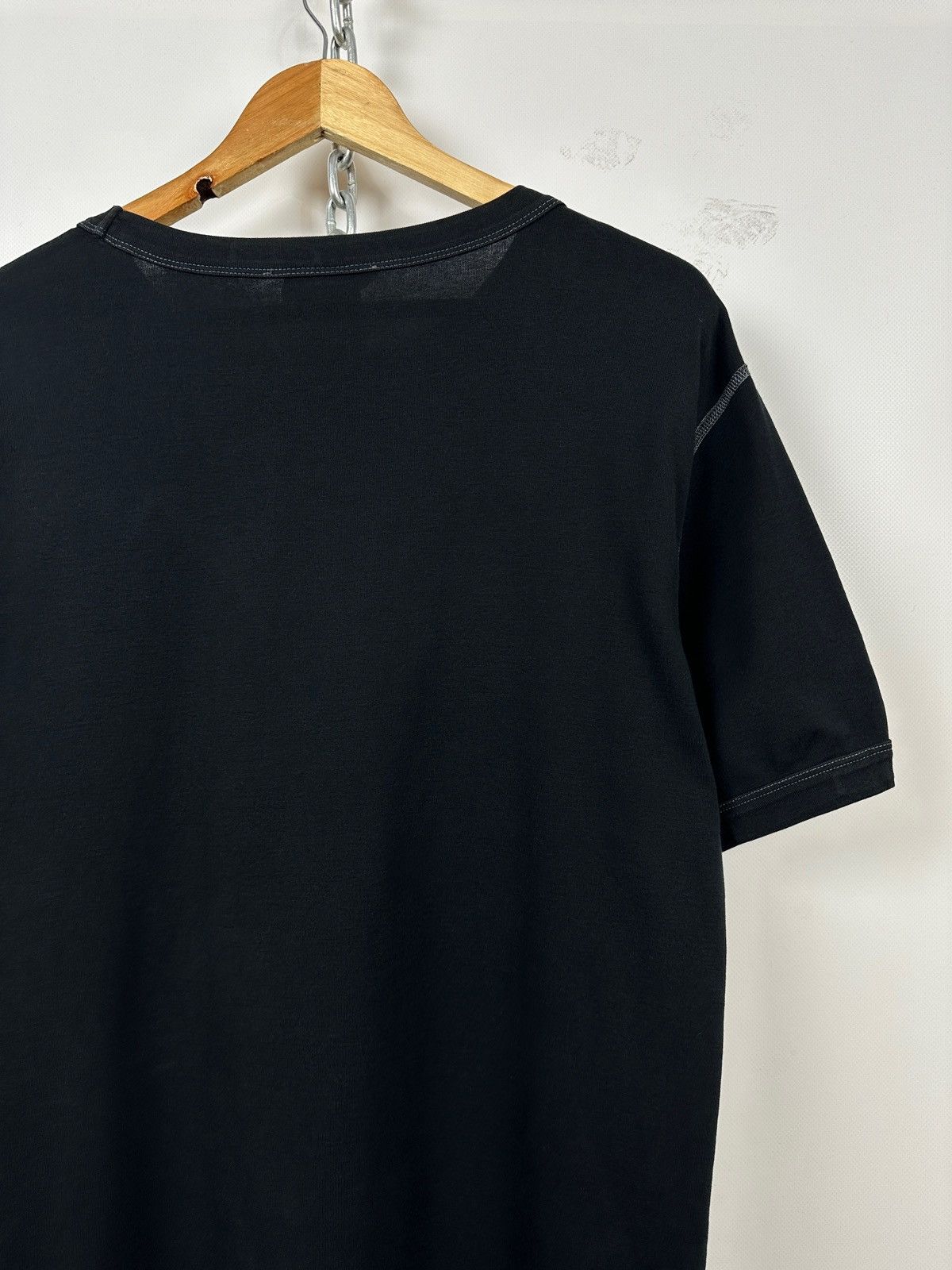 Helmut Lang Helmut Lang Logo Patch Black T-Shirt Size US L / EU 52-54 / 3 - 16 Thumbnail