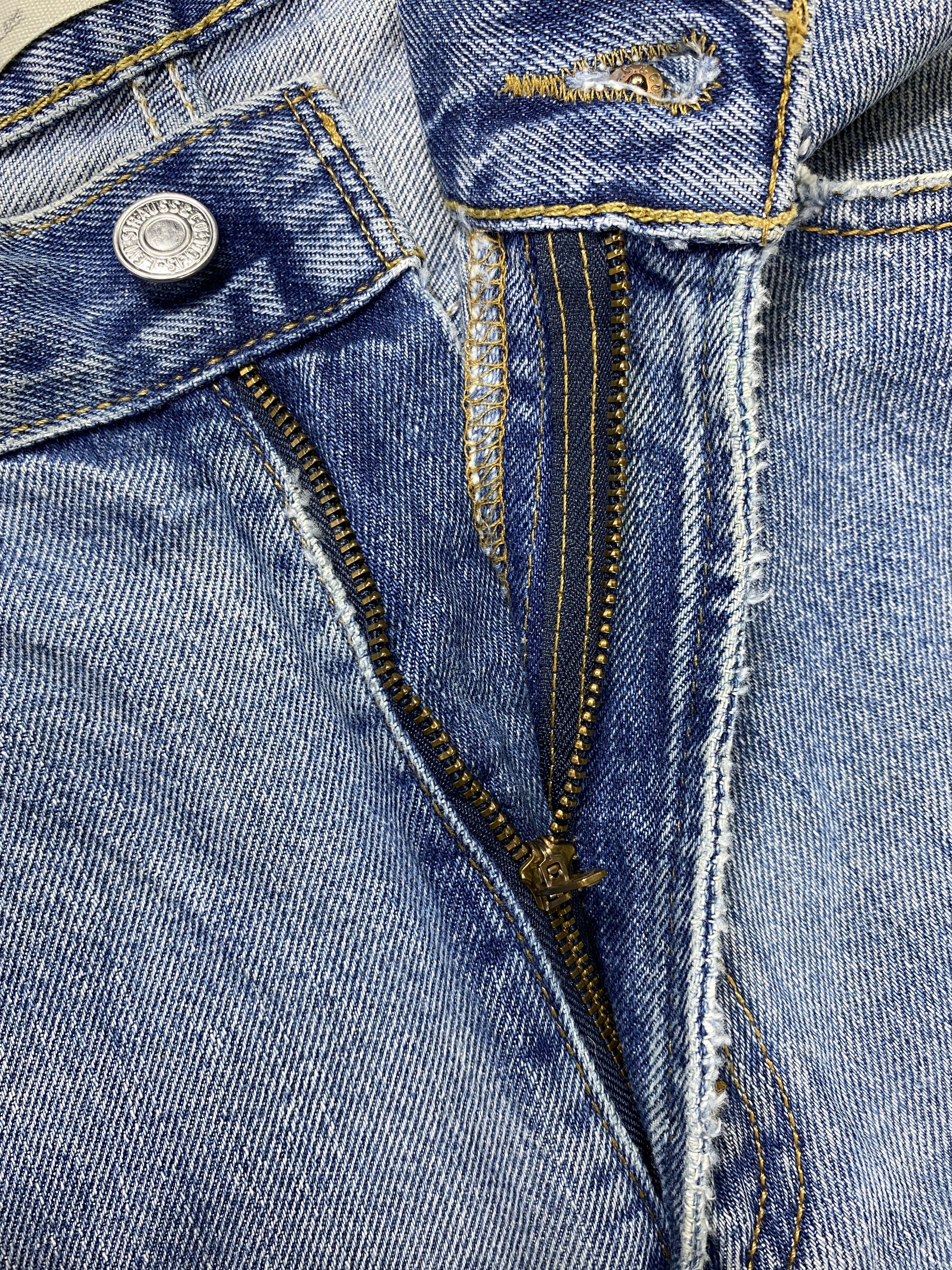 Levi's Blue Wash Vintage Levi's 550 Jeans 33x28.5 Denim -JN2169 Size US 33 - 6 Thumbnail